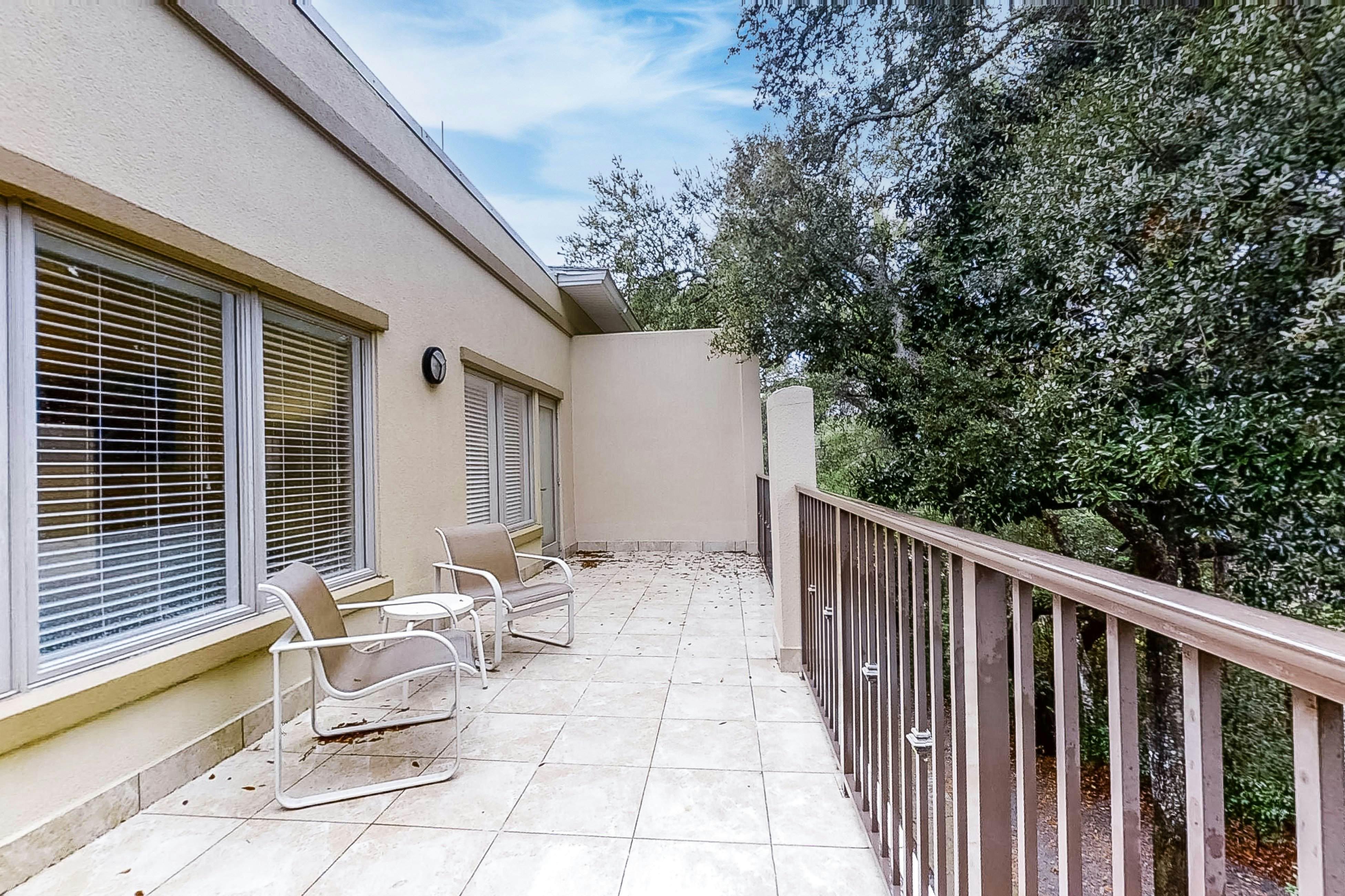 2533-34 Tennis Villas