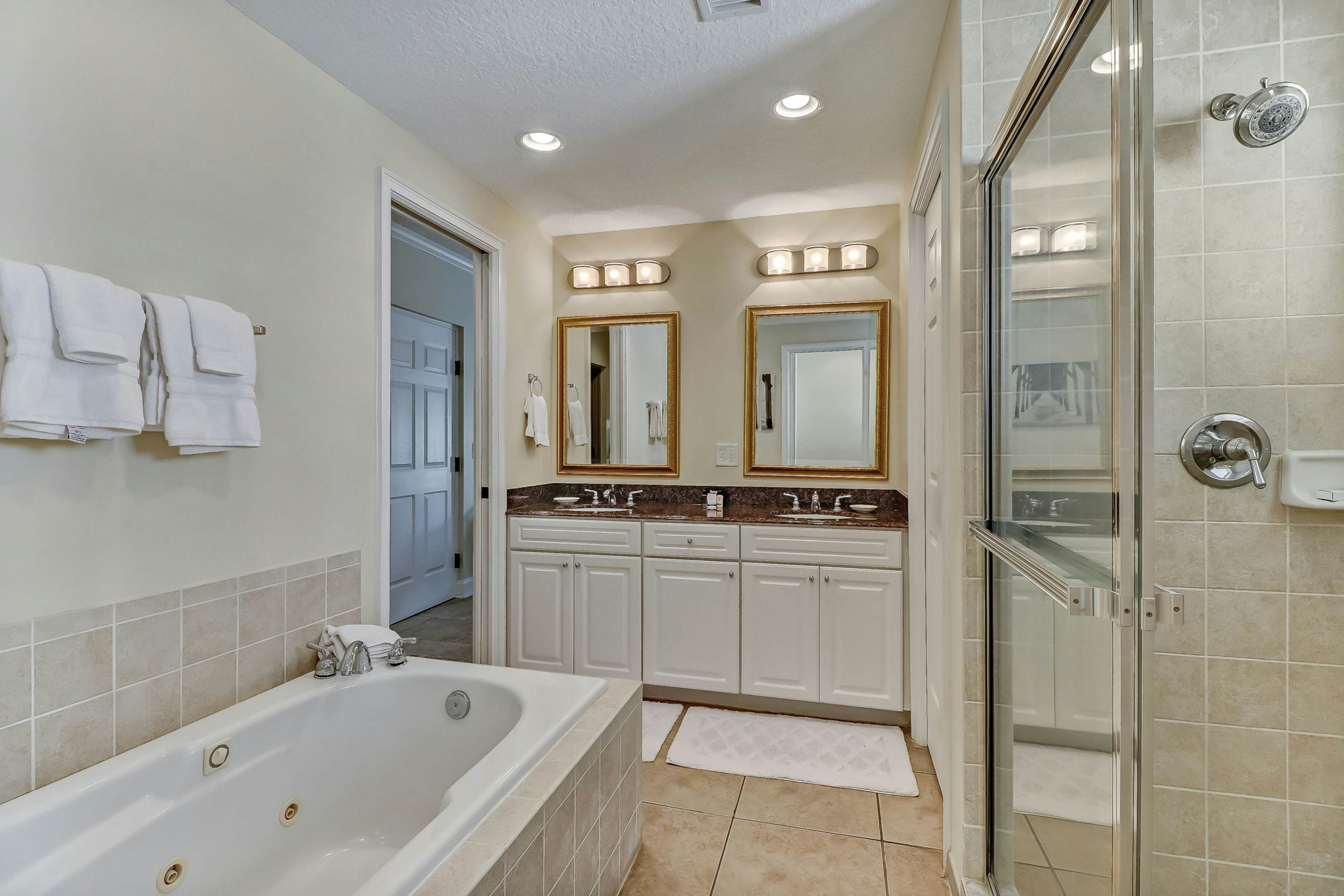 2533-34 Tennis Villas