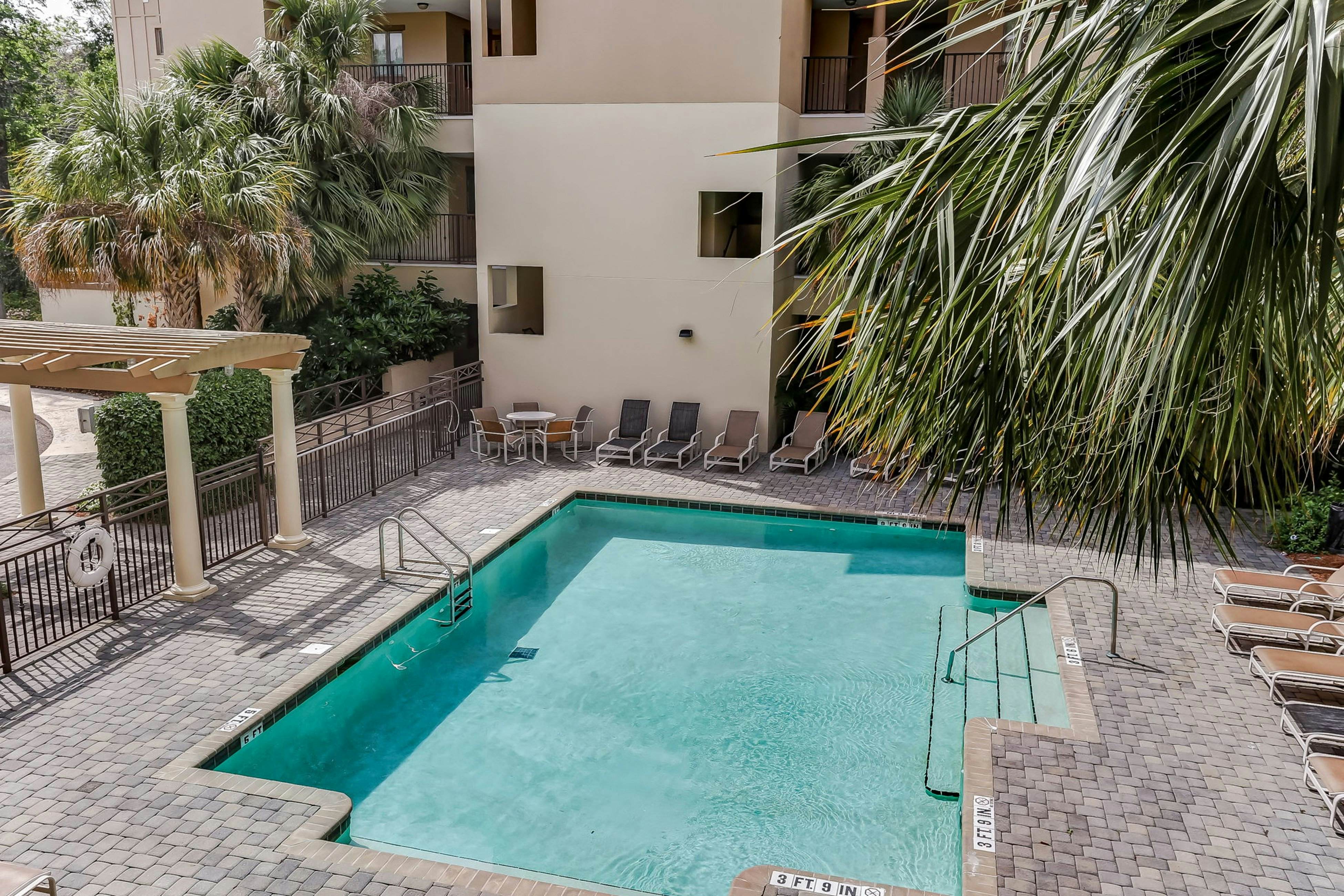 2533-34 Tennis Villas