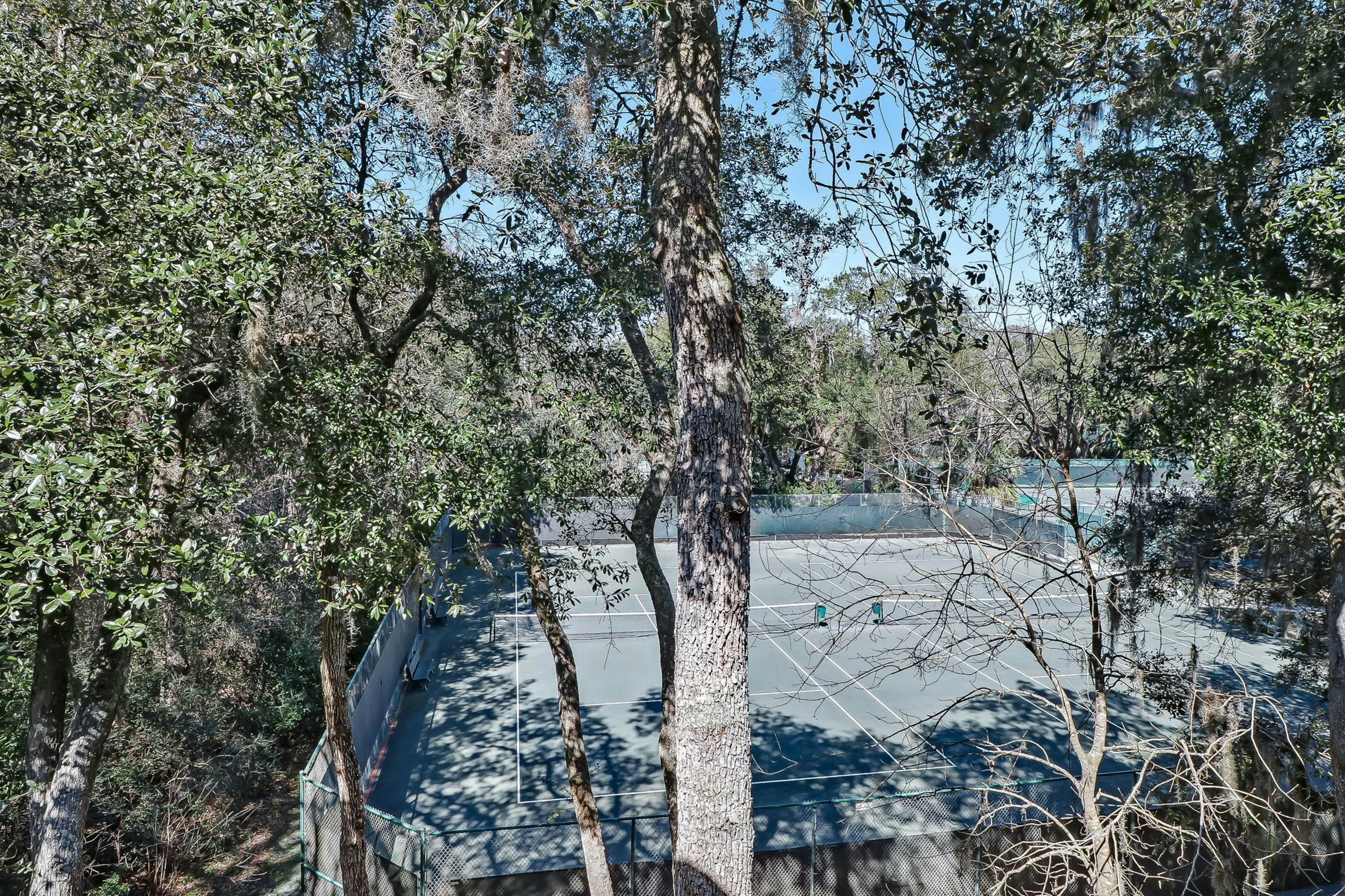 2533-34 Tennis Villas