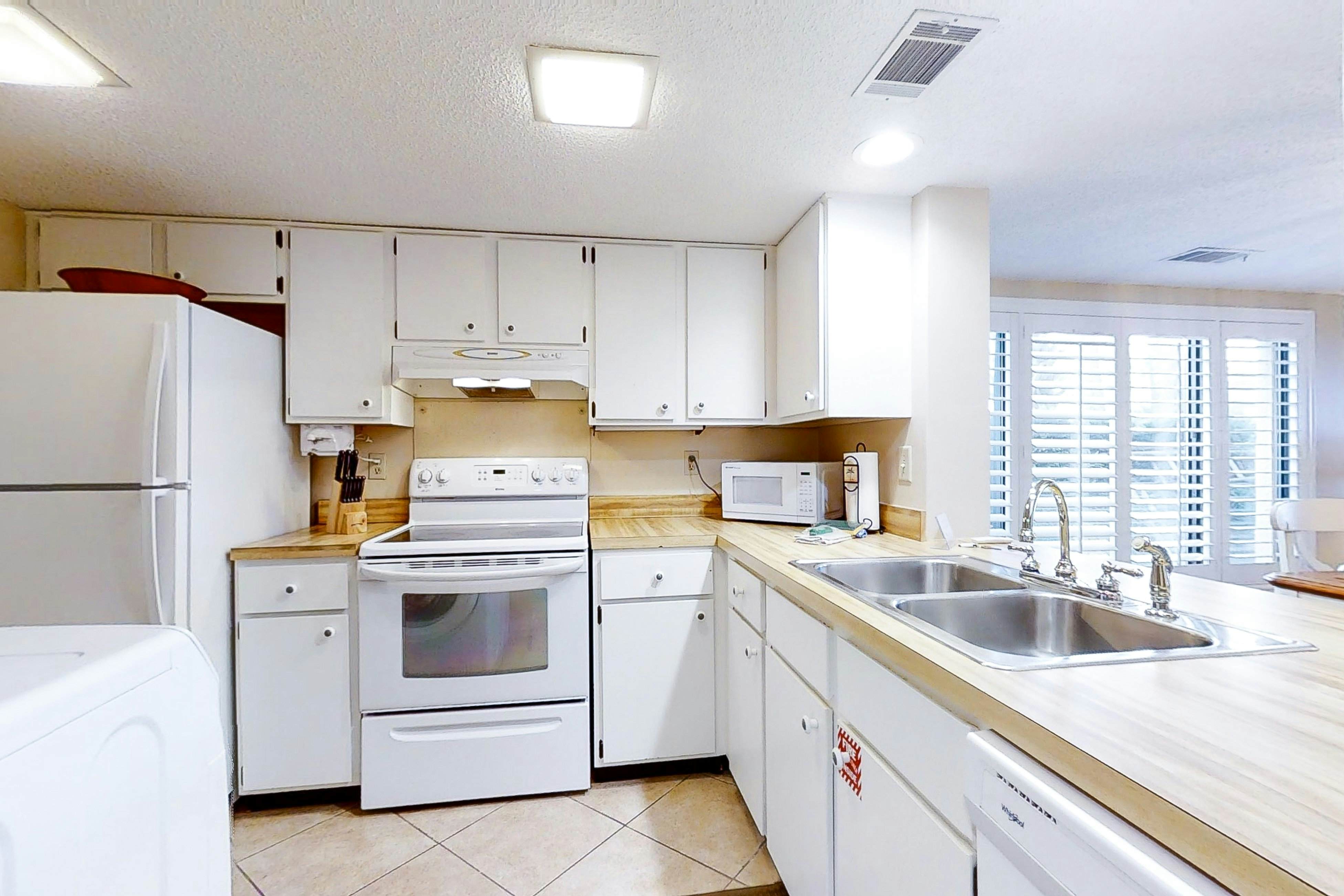 B101 Amelia Surf and Racquet