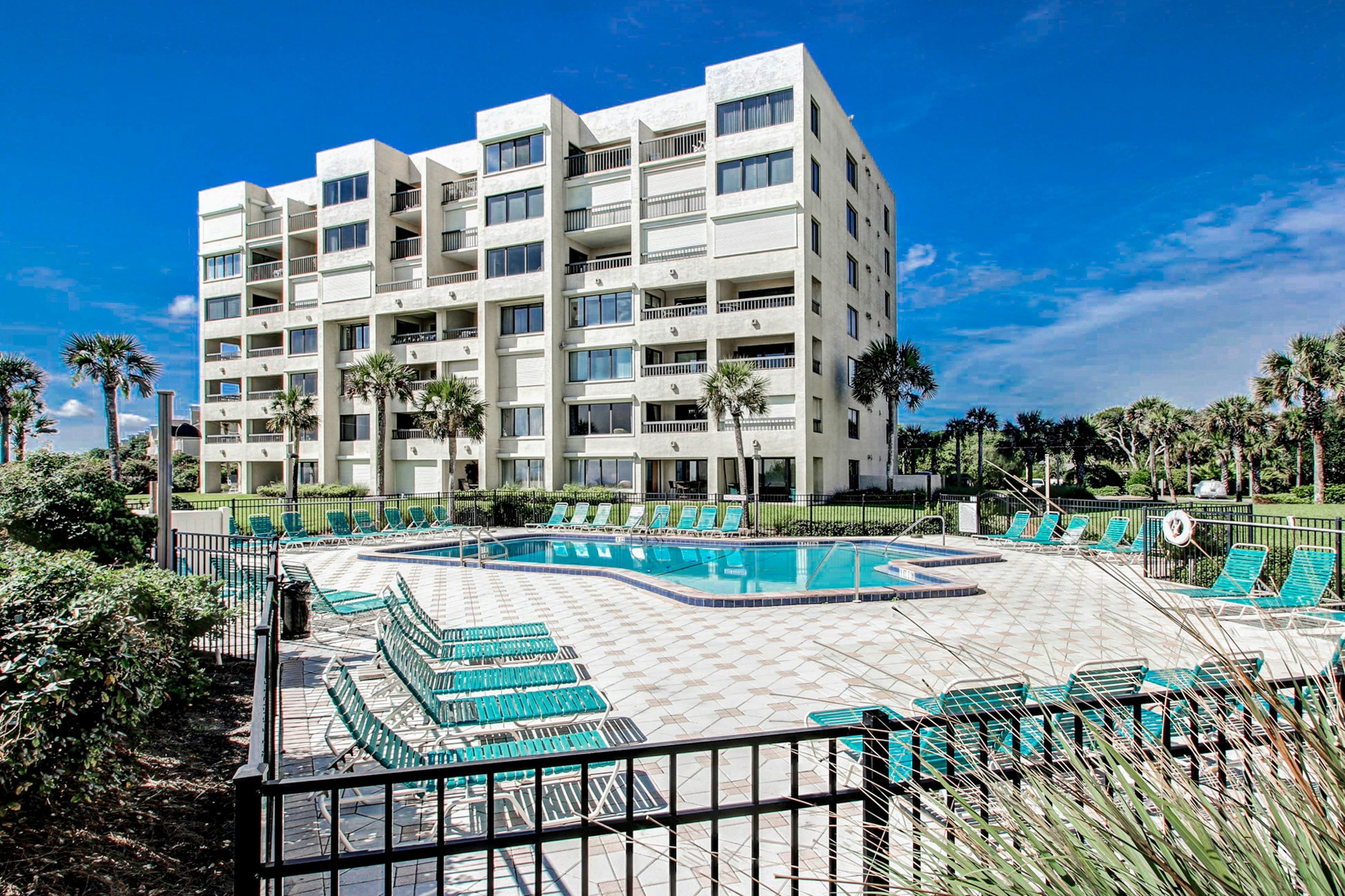 B101 Amelia Surf and Racquet