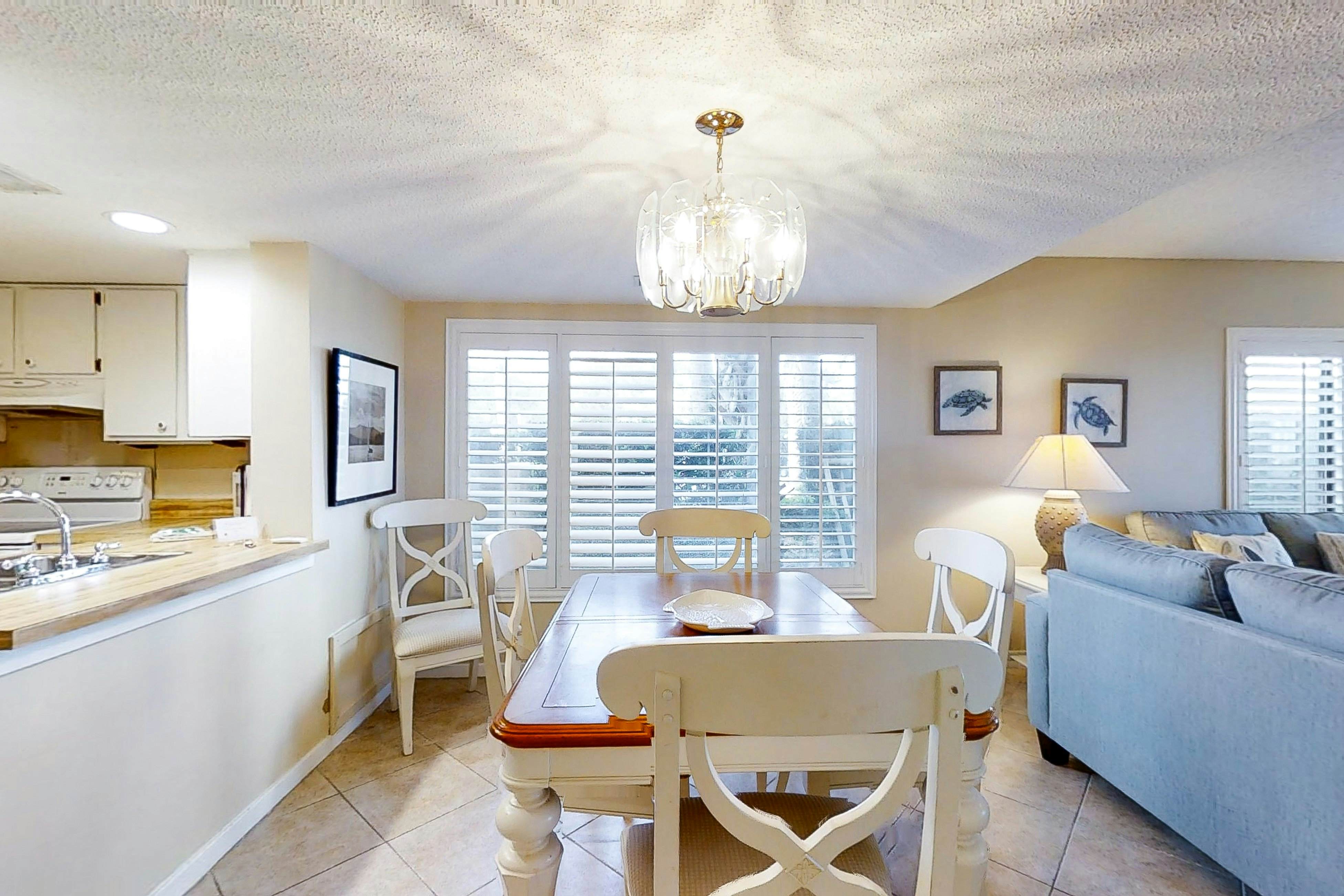 B101 Amelia Surf and Racquet