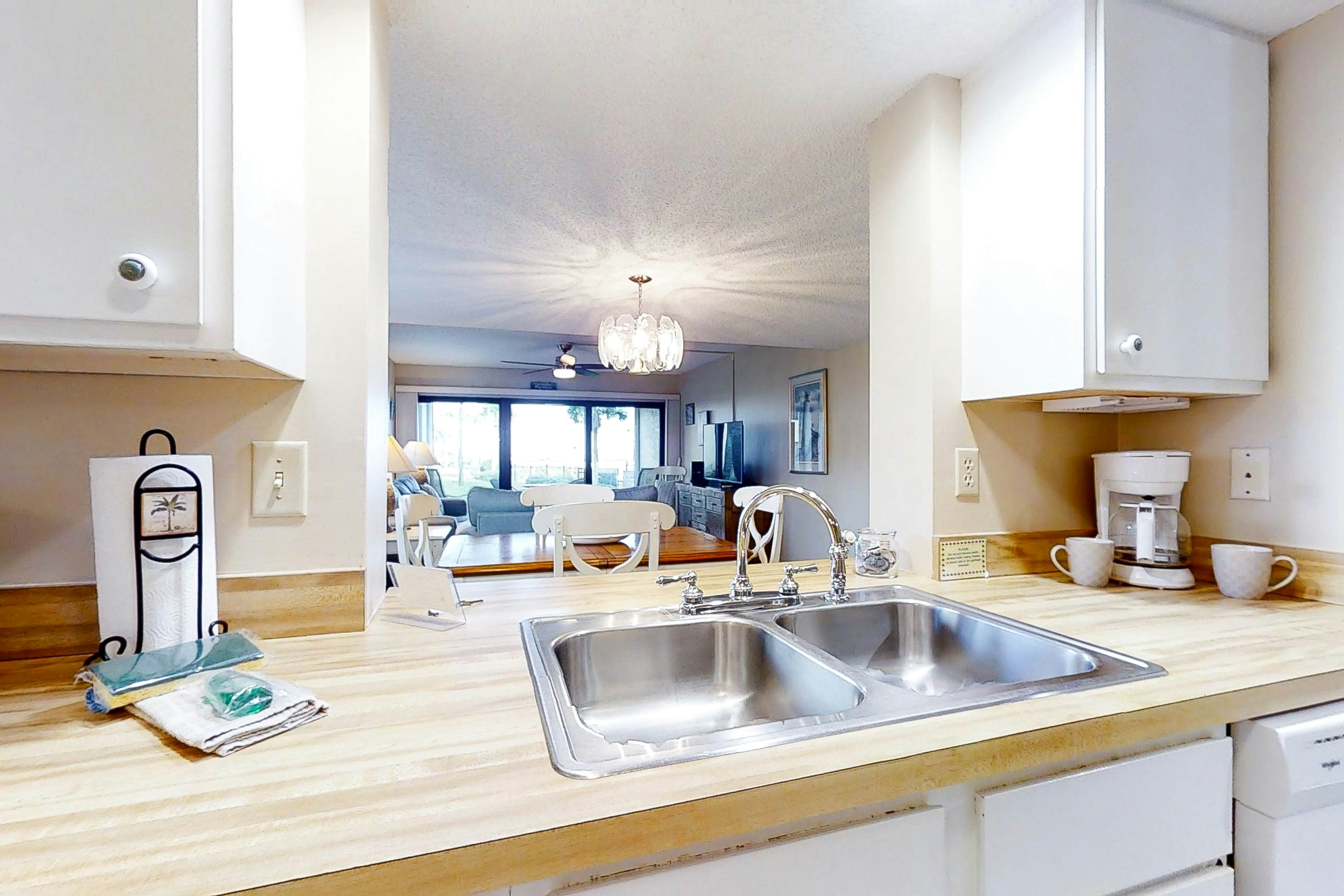 B101 Amelia Surf and Racquet