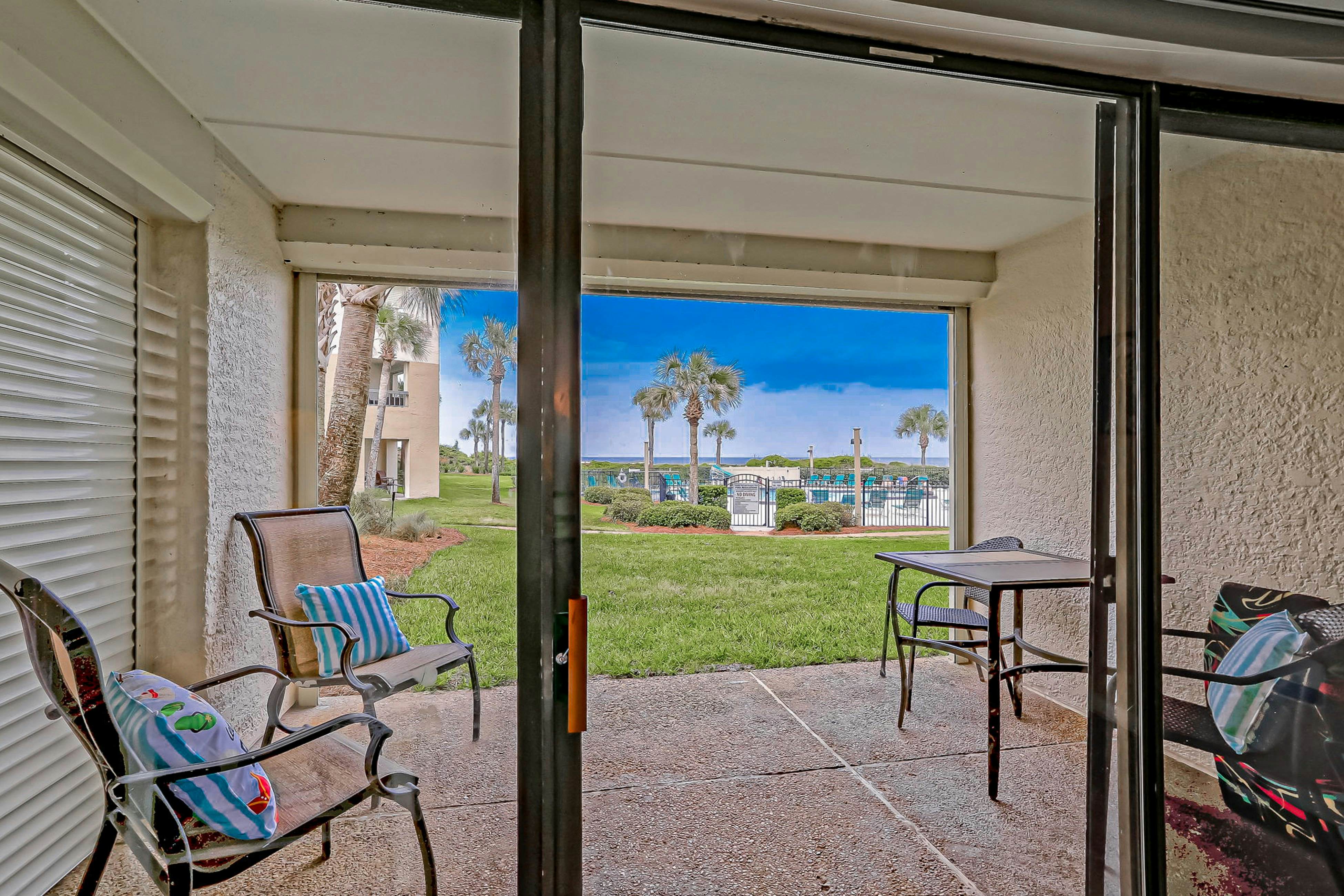 B101 Amelia Surf and Racquet