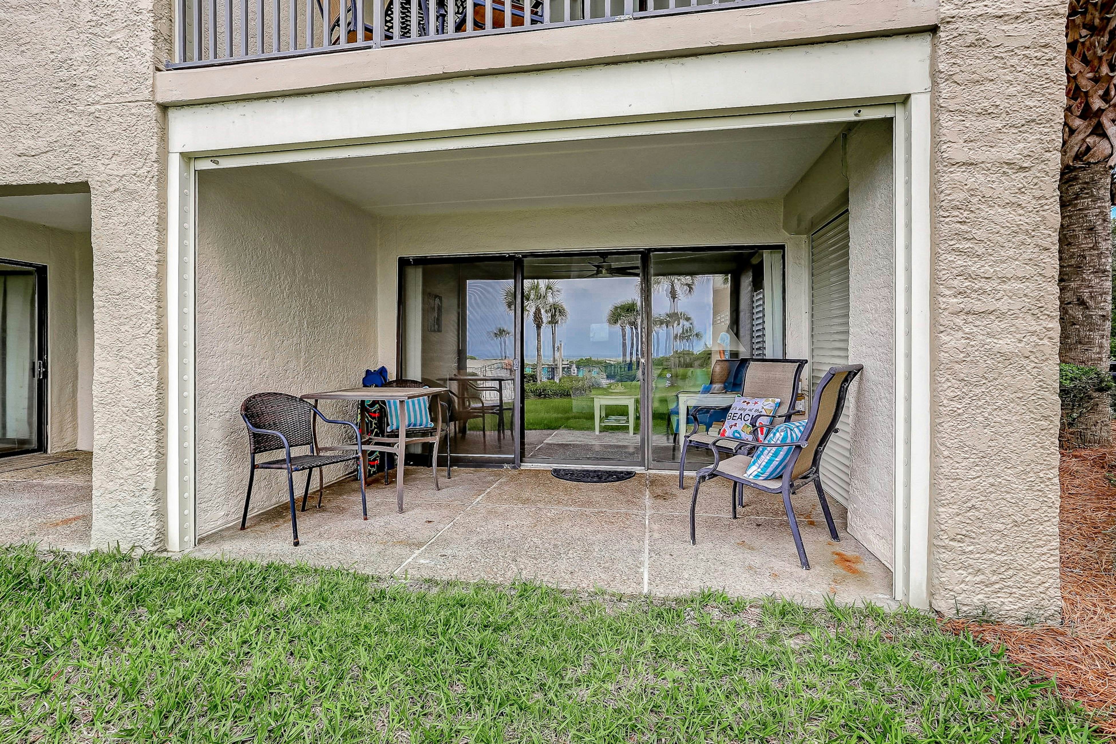 B101 Amelia Surf and Racquet