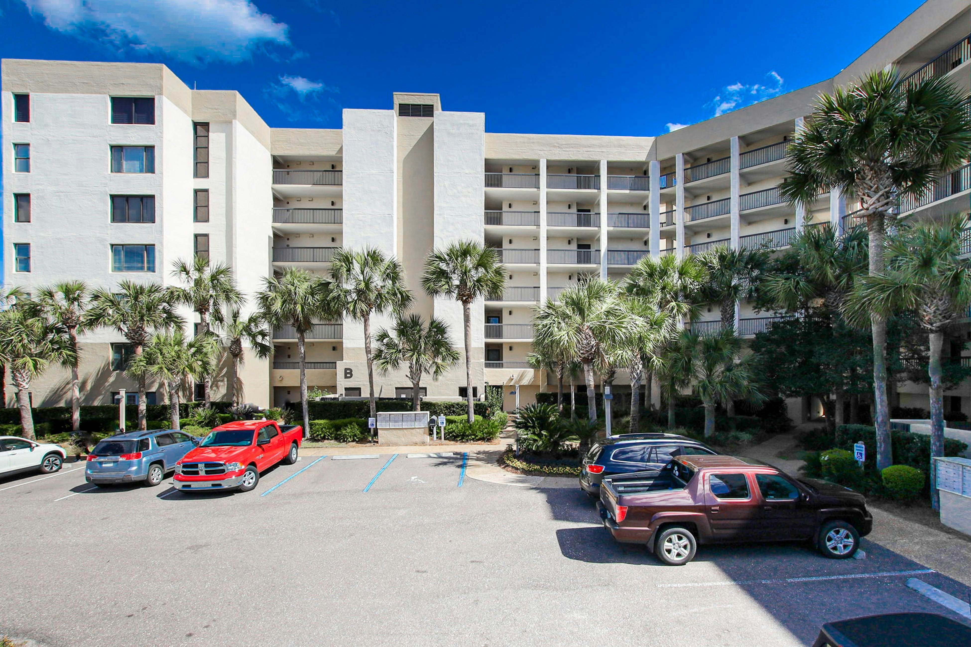 B101 Amelia Surf and Racquet