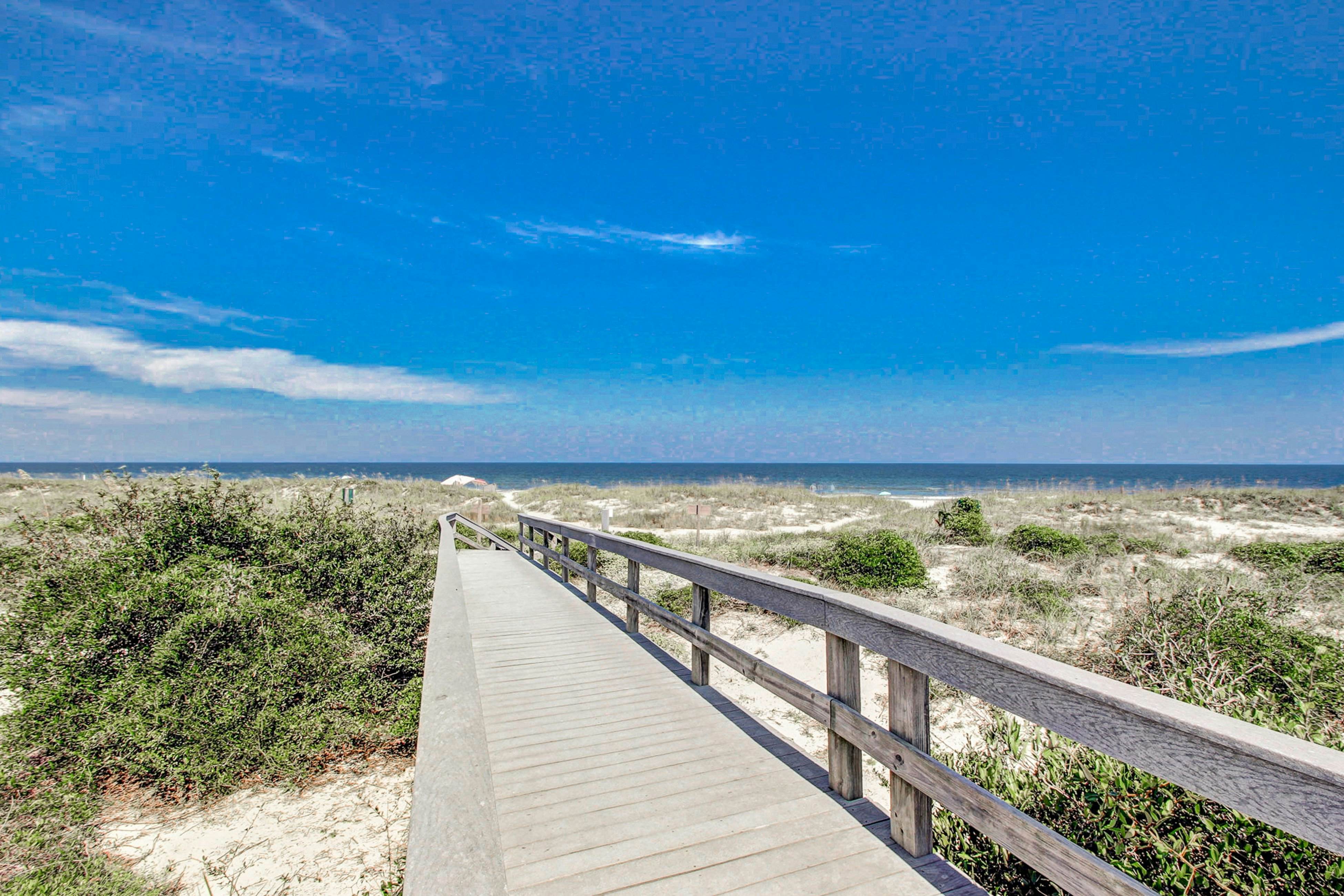 B101 Amelia Surf and Racquet