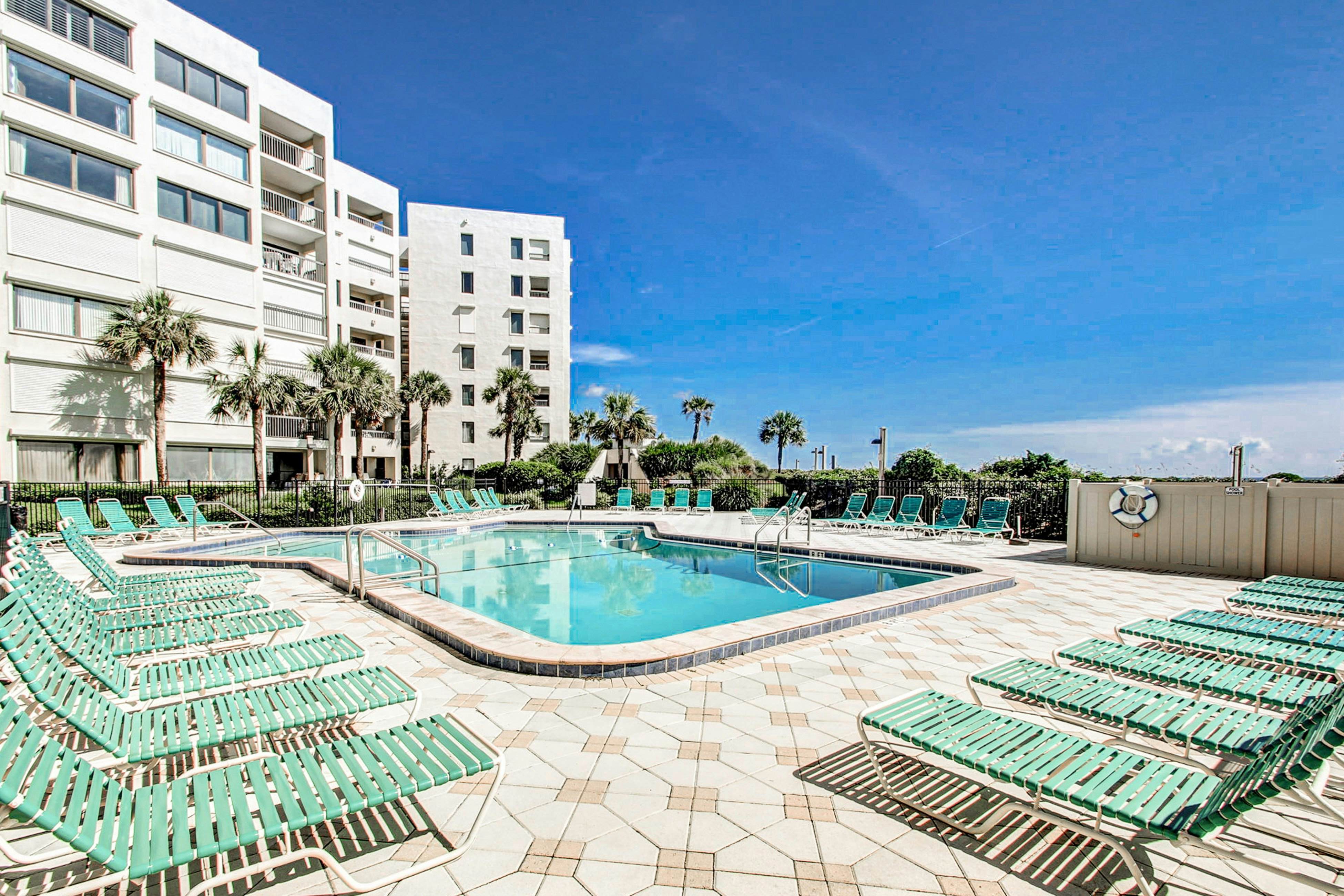 B101 Amelia Surf and Racquet