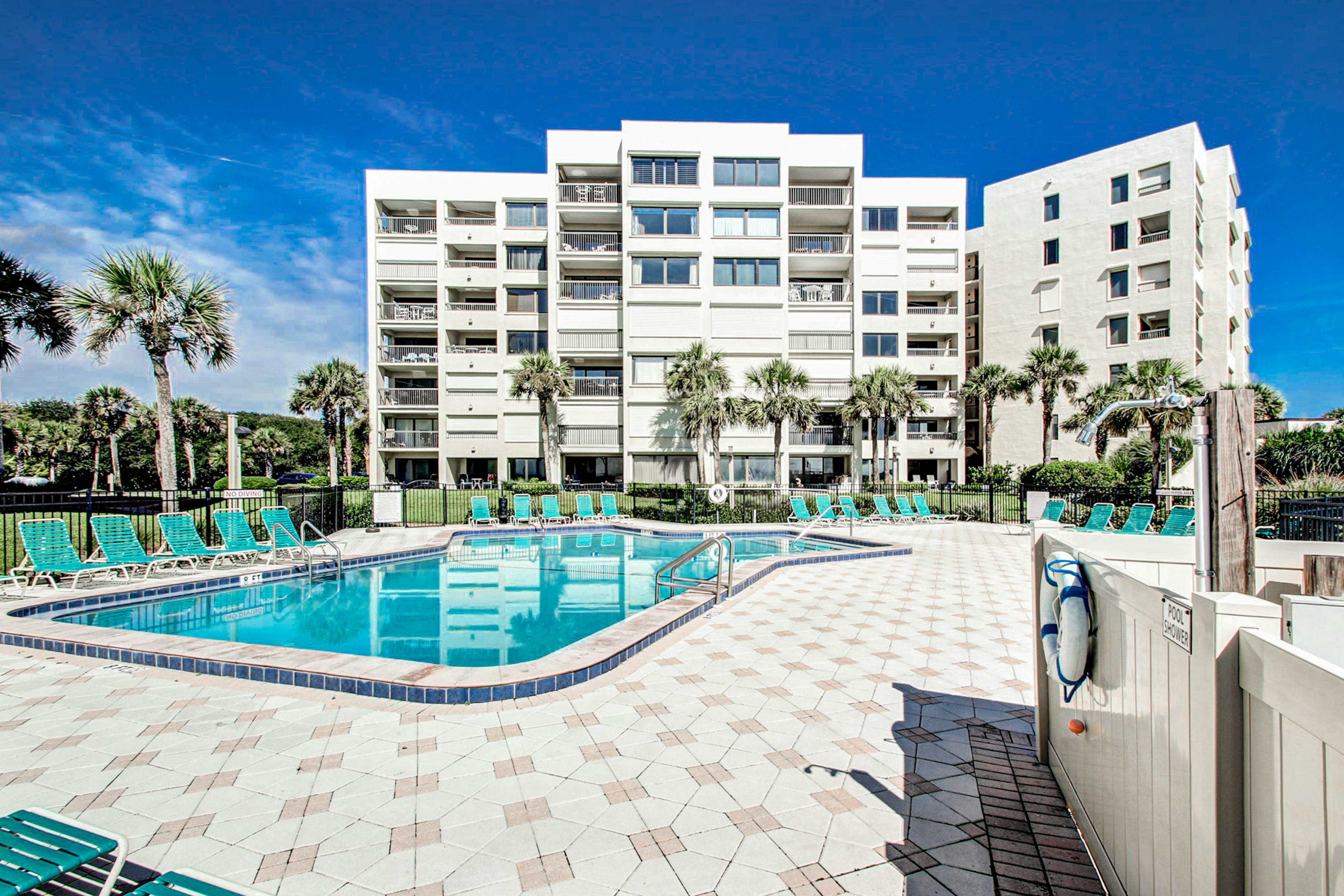 B101 Amelia Surf and Racquet