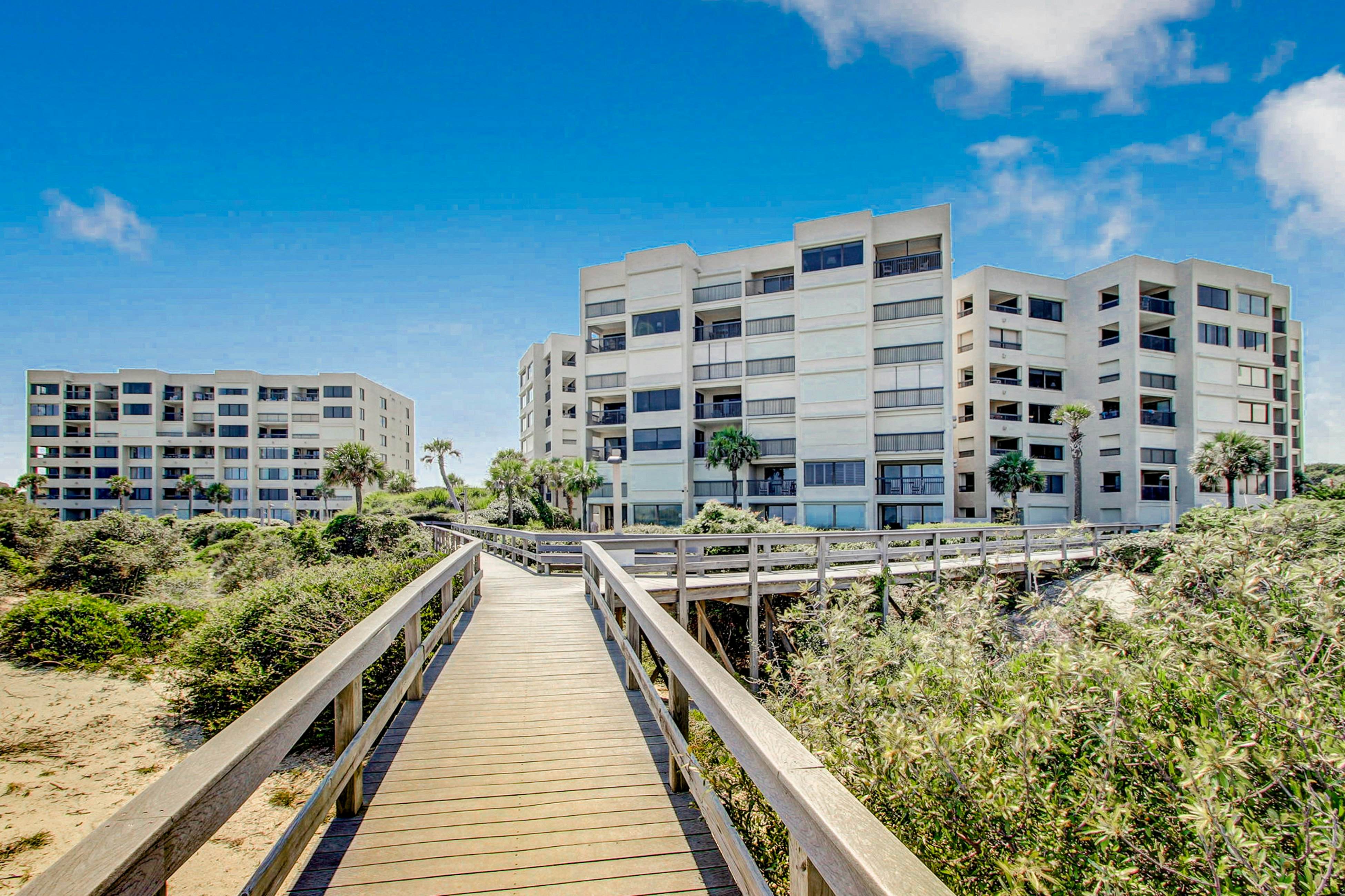 B101 Amelia Surf and Racquet