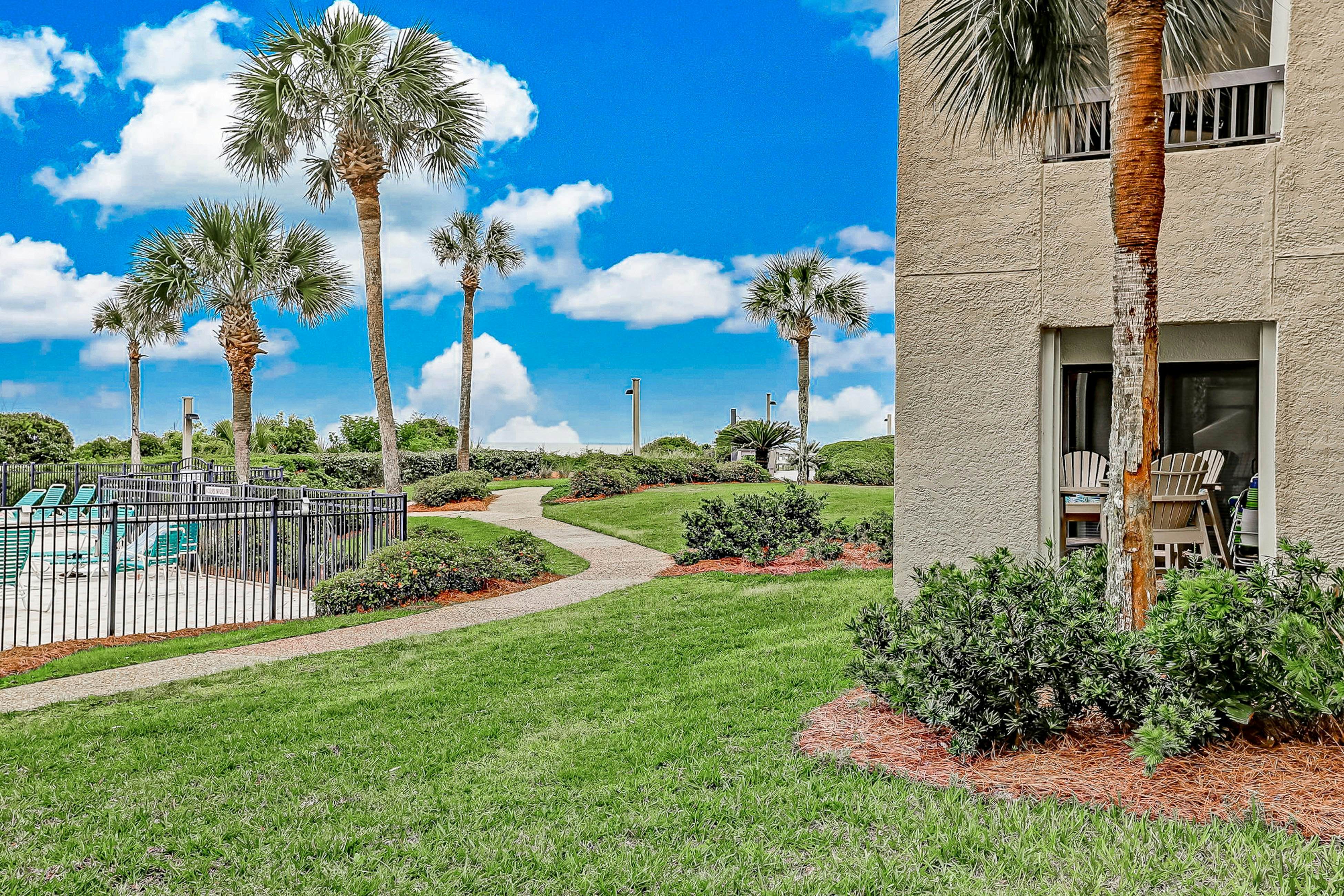 B101 Amelia Surf and Racquet