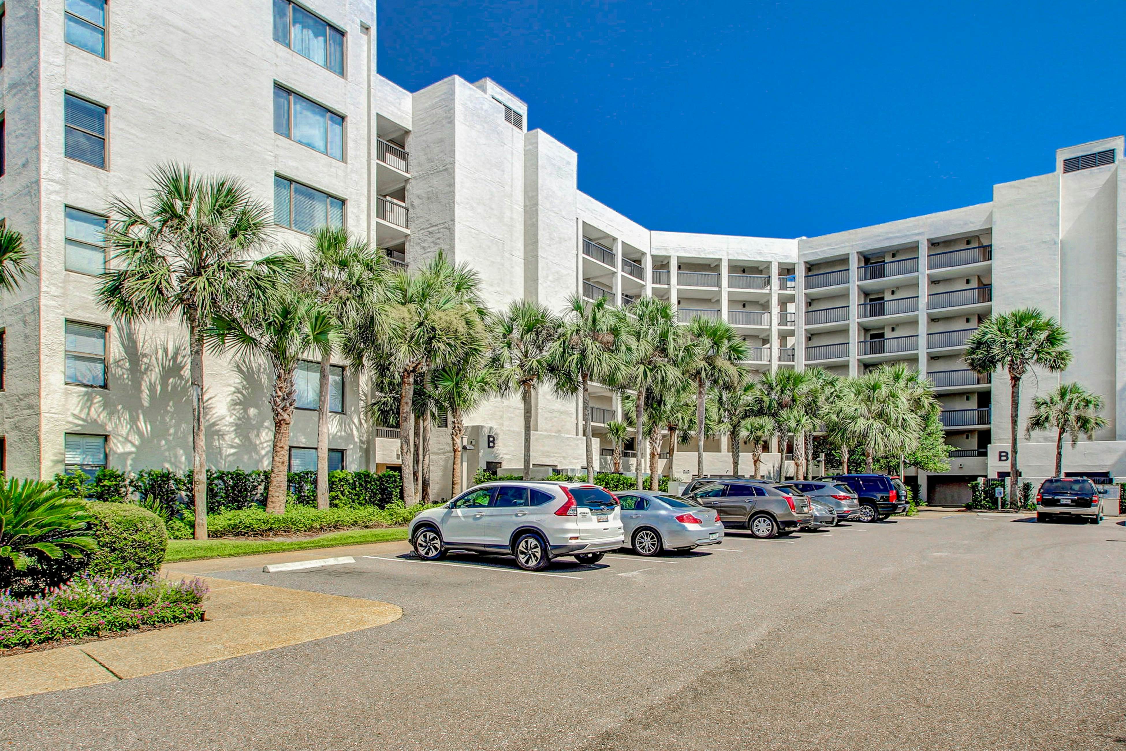 B101 Amelia Surf and Racquet