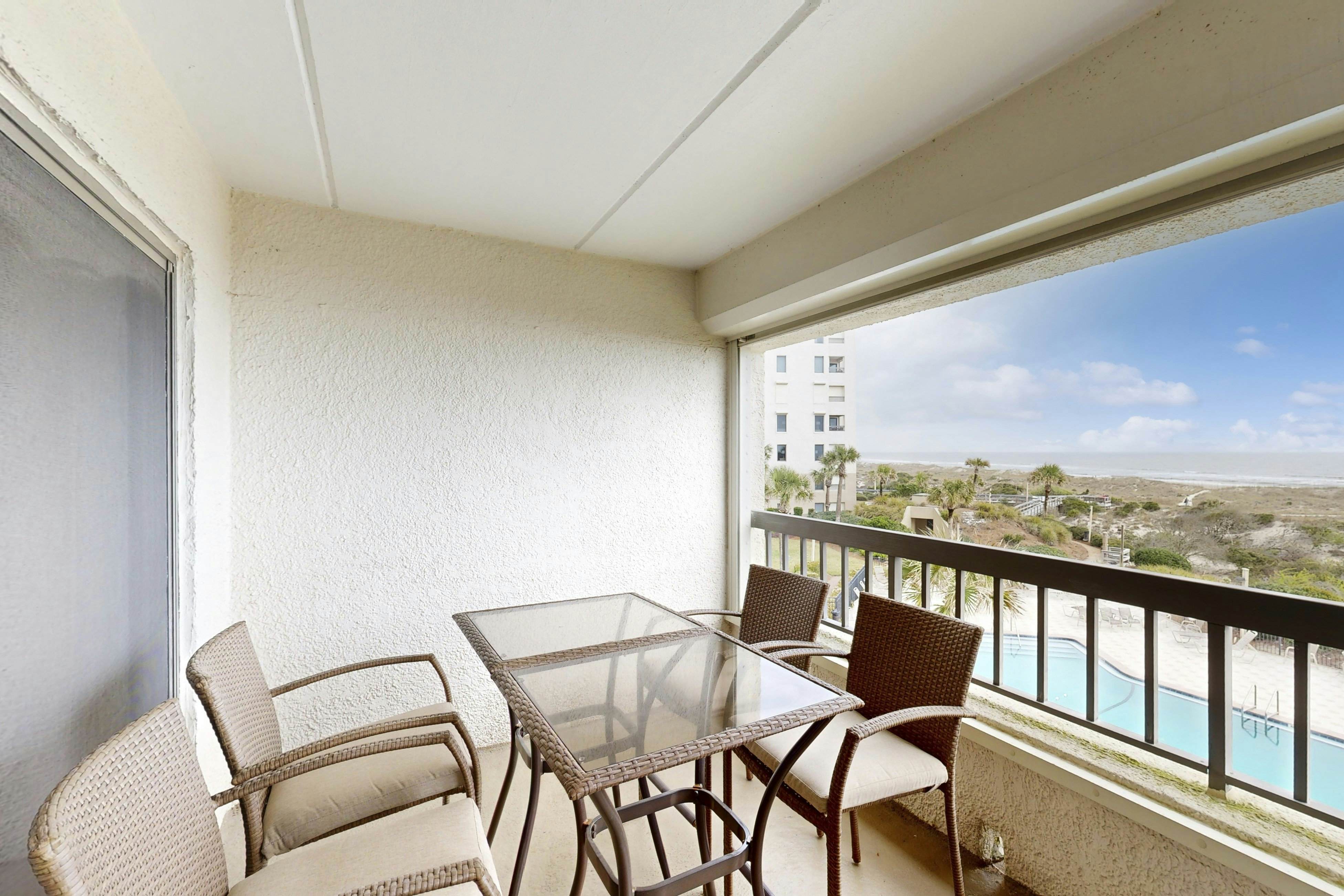 C114 Amelia Surf and Racquet