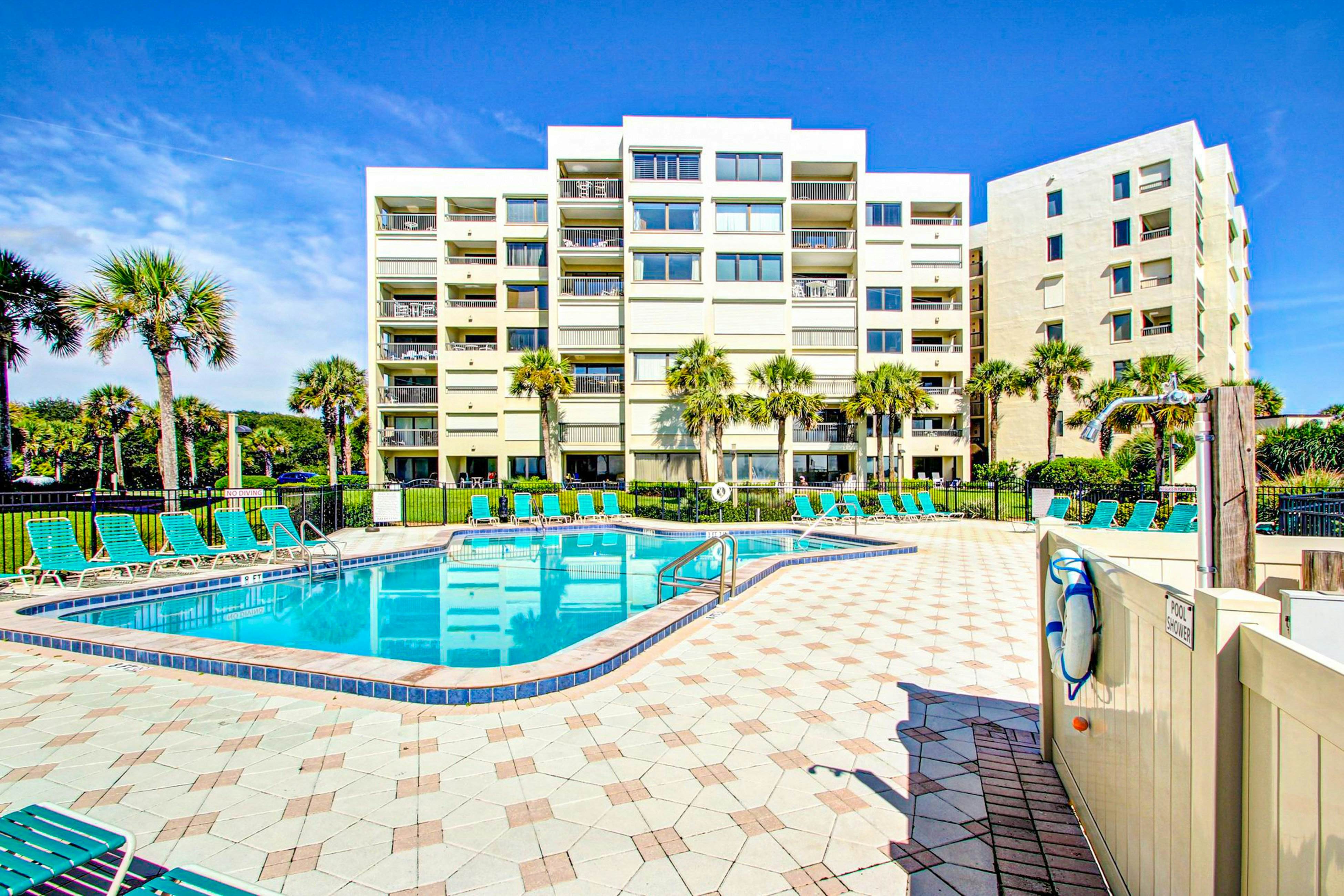 C114 Amelia Surf and Racquet