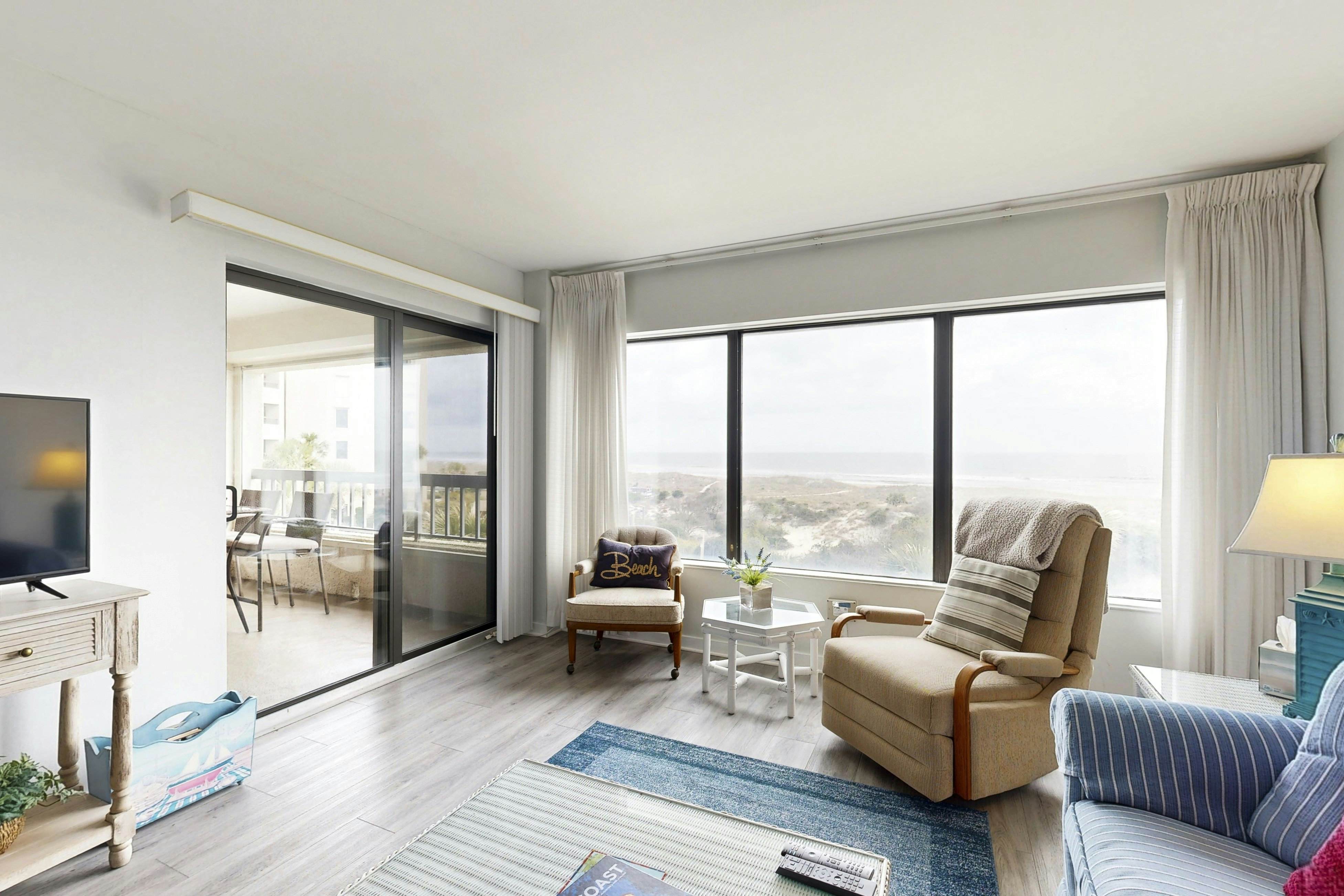 C114 Amelia Surf and Racquet