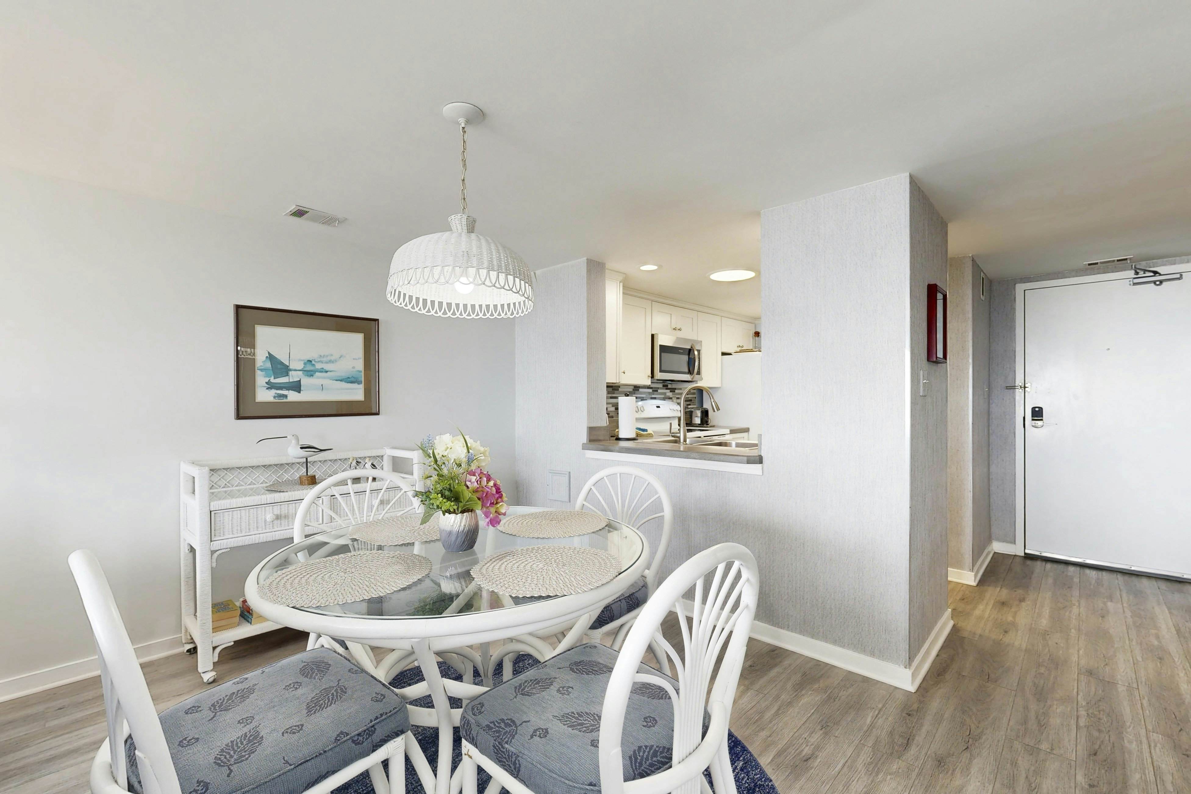 C114 Amelia Surf and Racquet