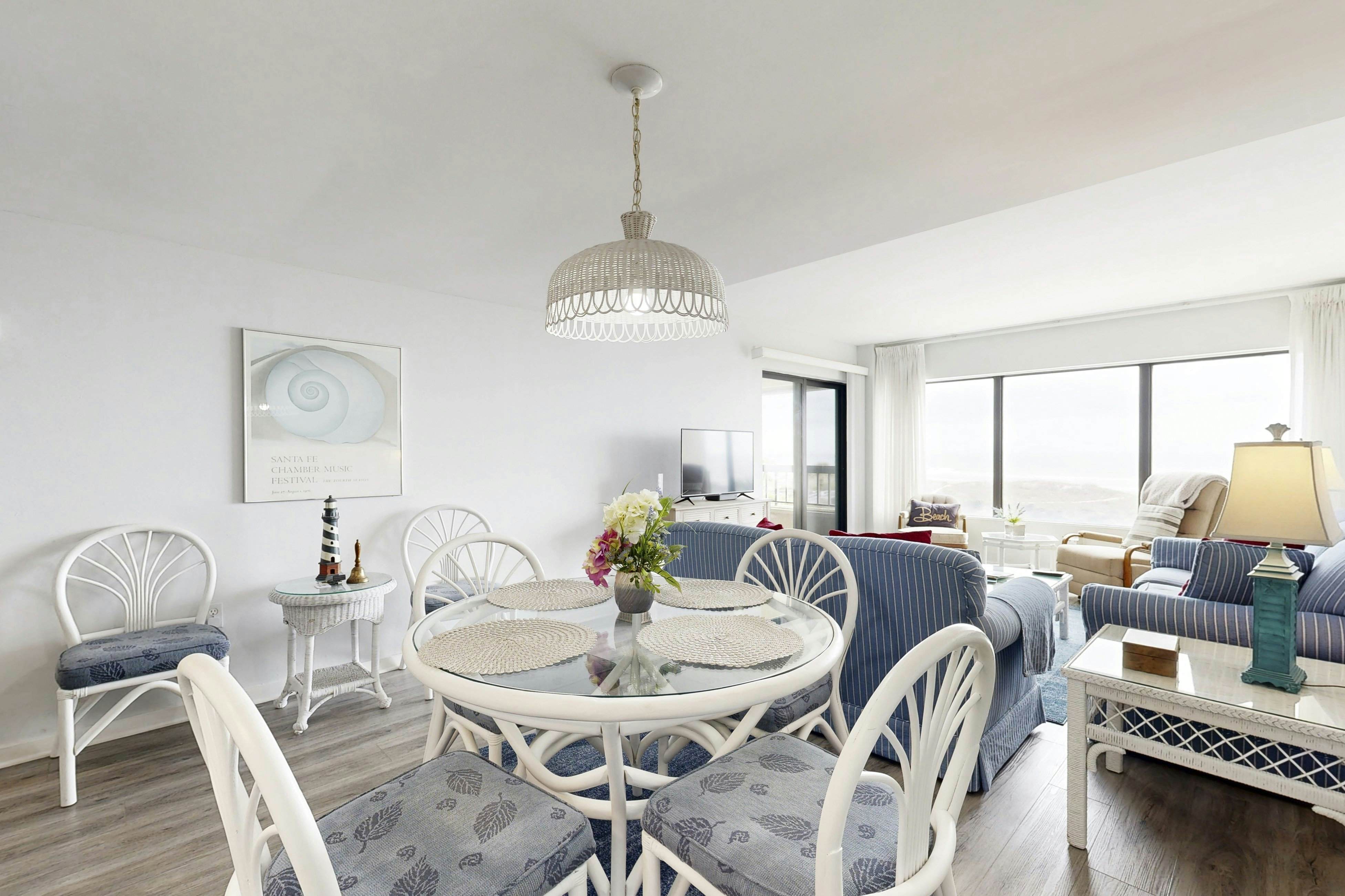 C114 Amelia Surf and Racquet