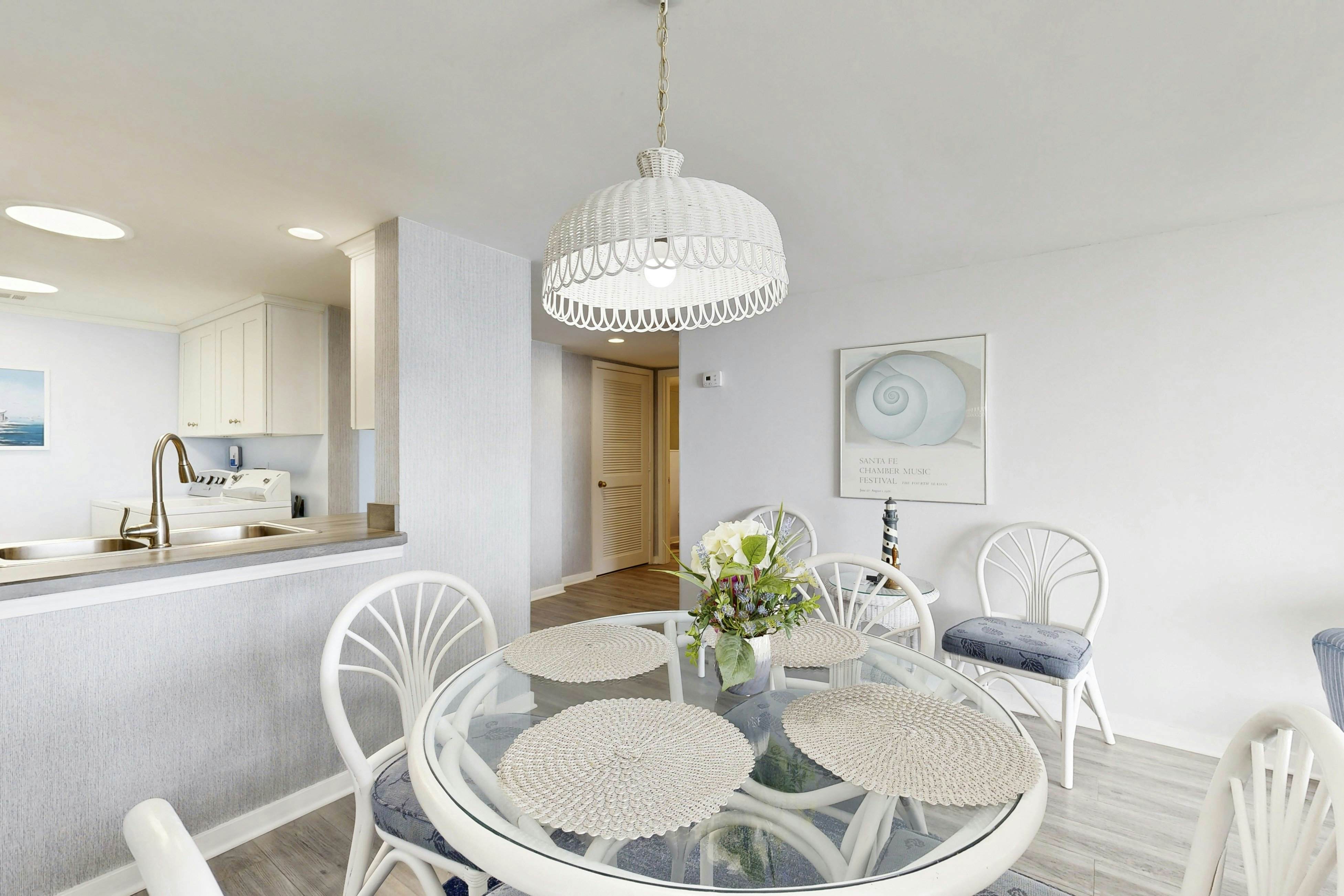 C114 Amelia Surf and Racquet