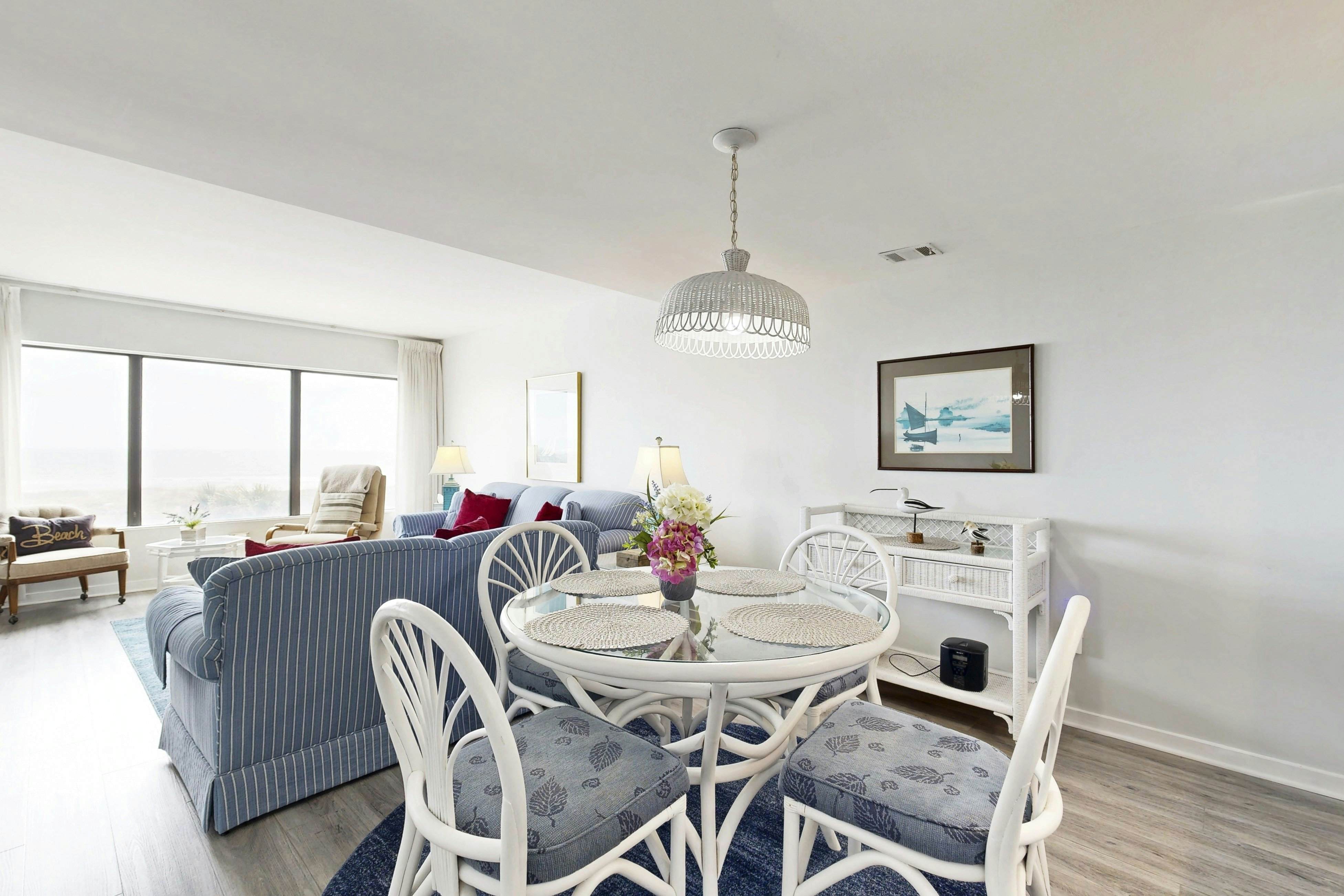 C114 Amelia Surf and Racquet