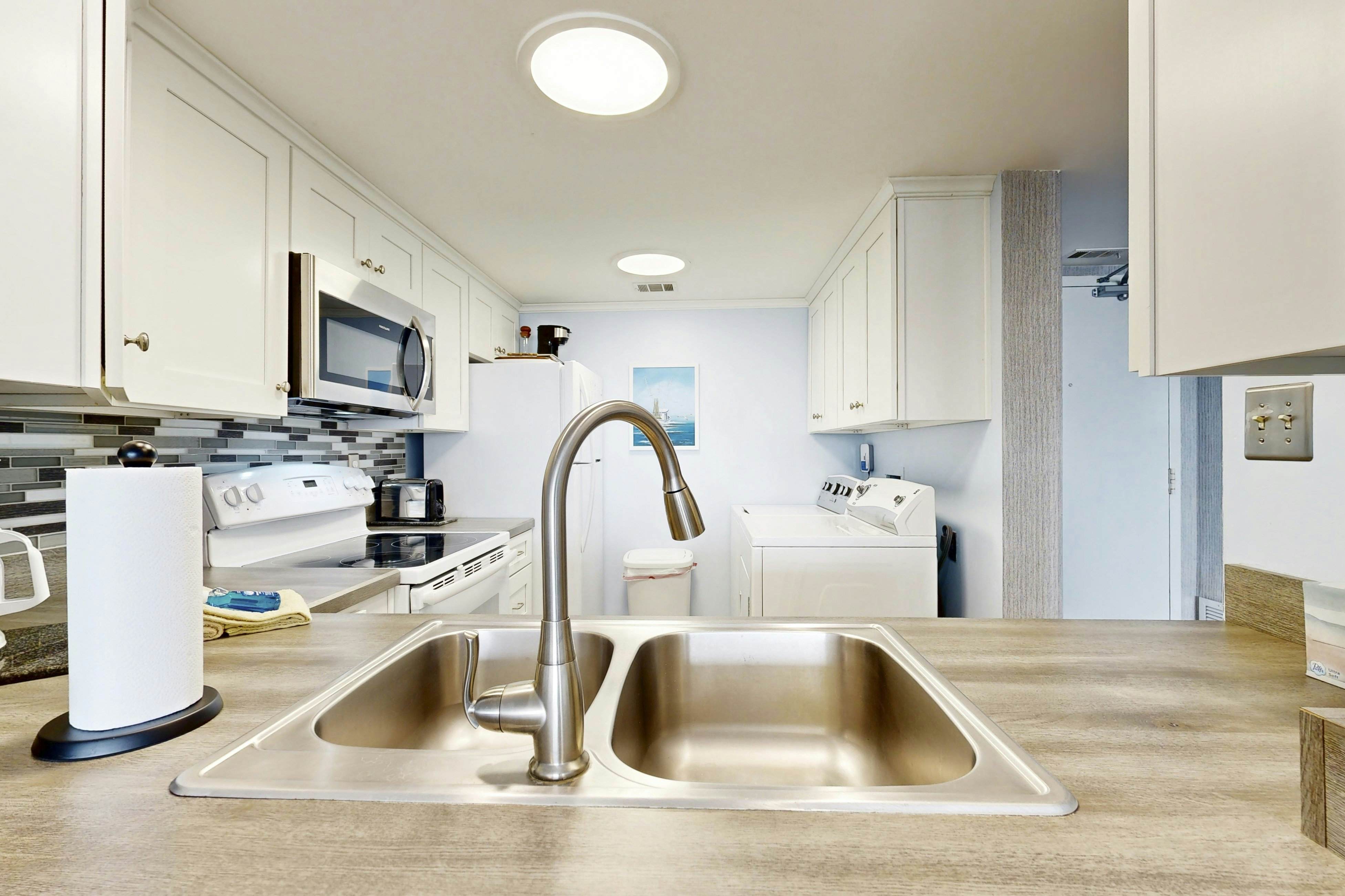 C114 Amelia Surf and Racquet