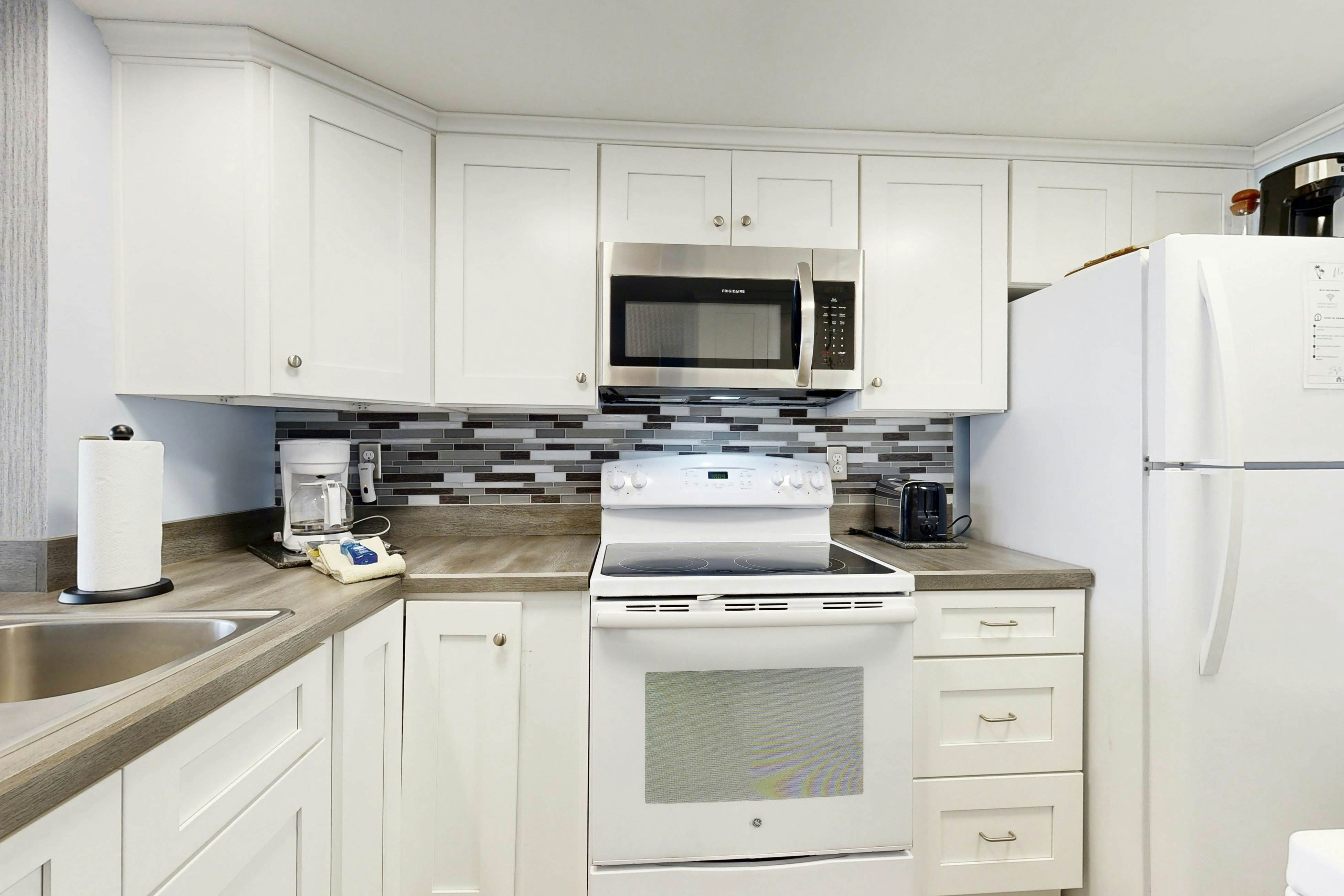 C114 Amelia Surf and Racquet