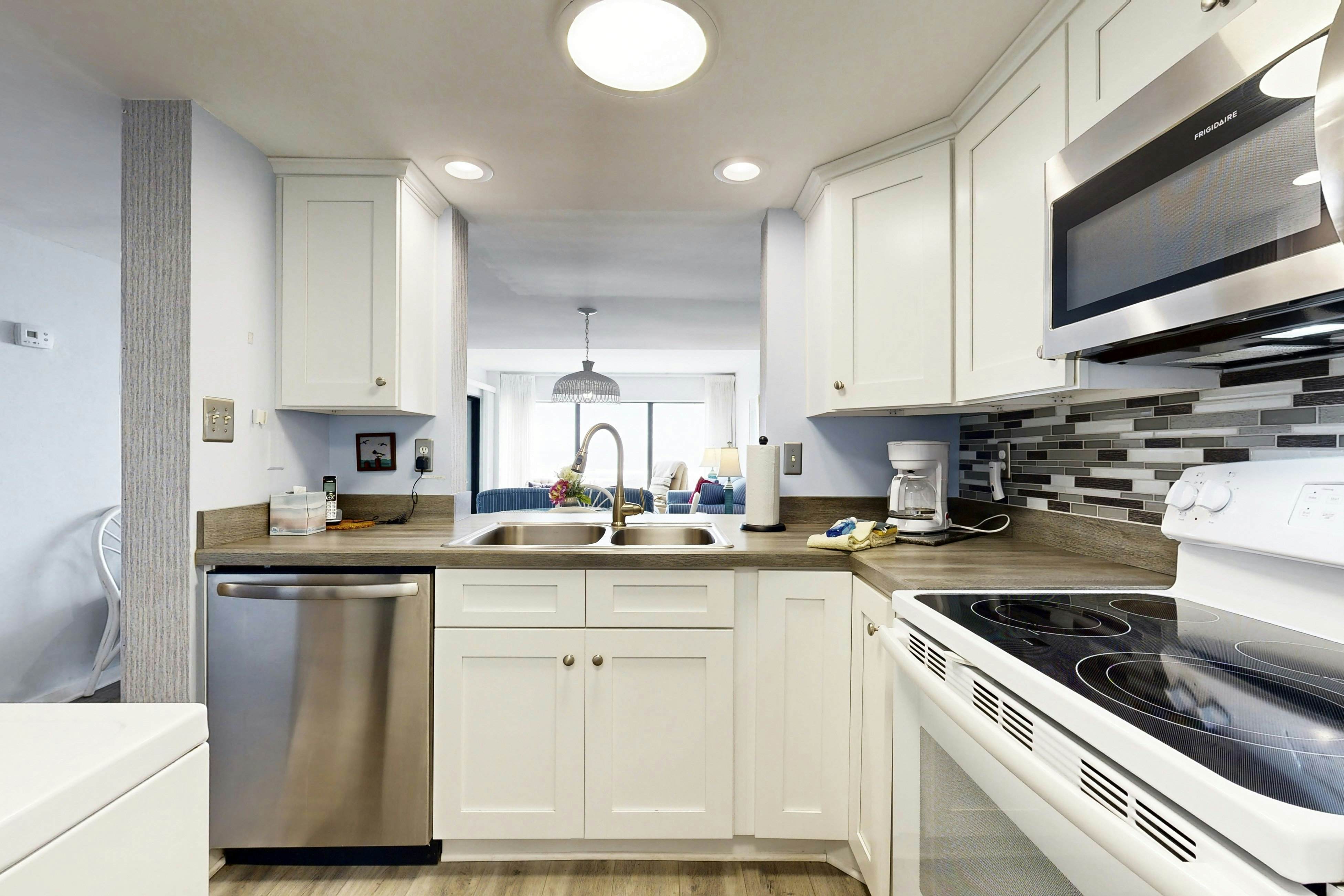 C114 Amelia Surf and Racquet