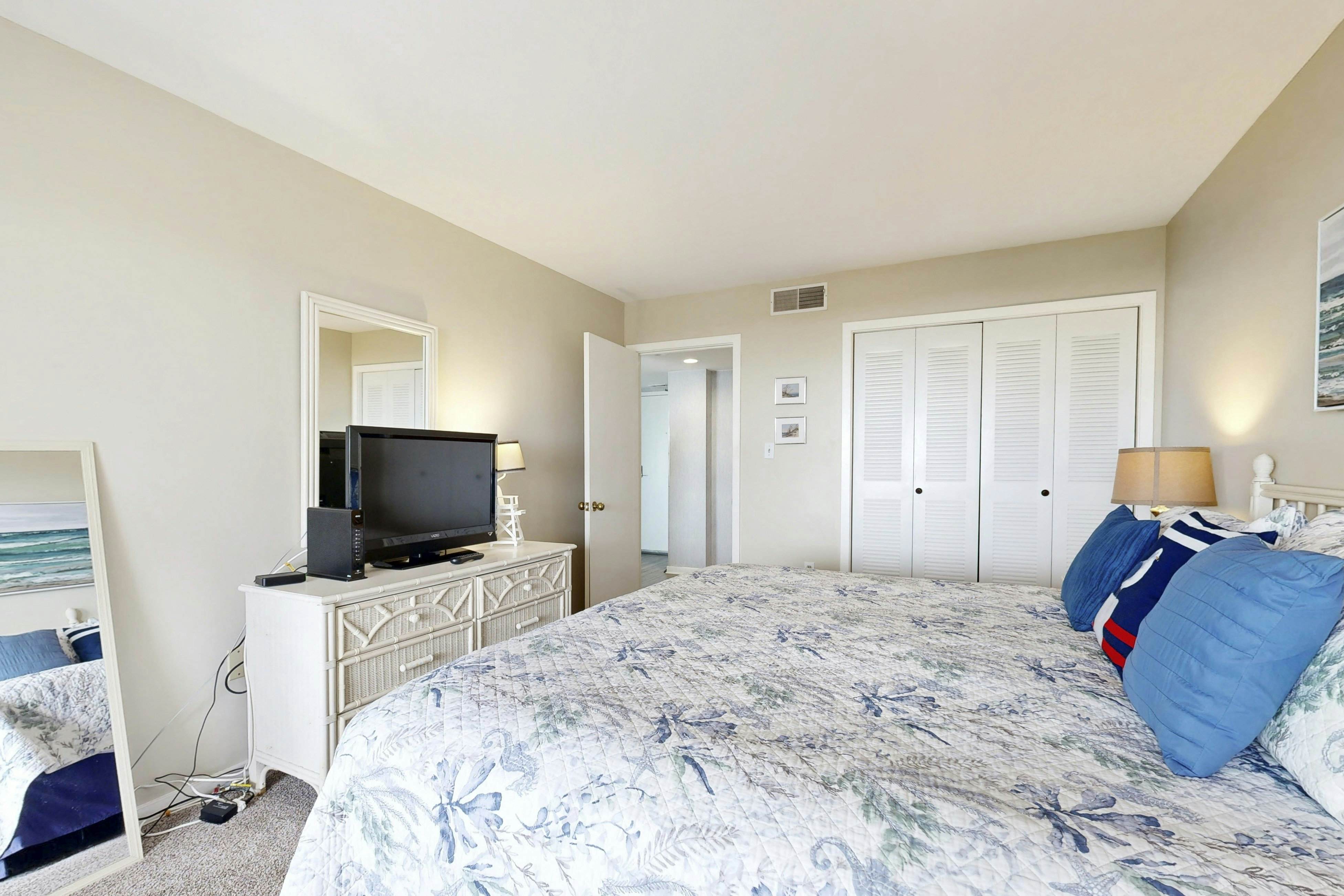 C114 Amelia Surf and Racquet