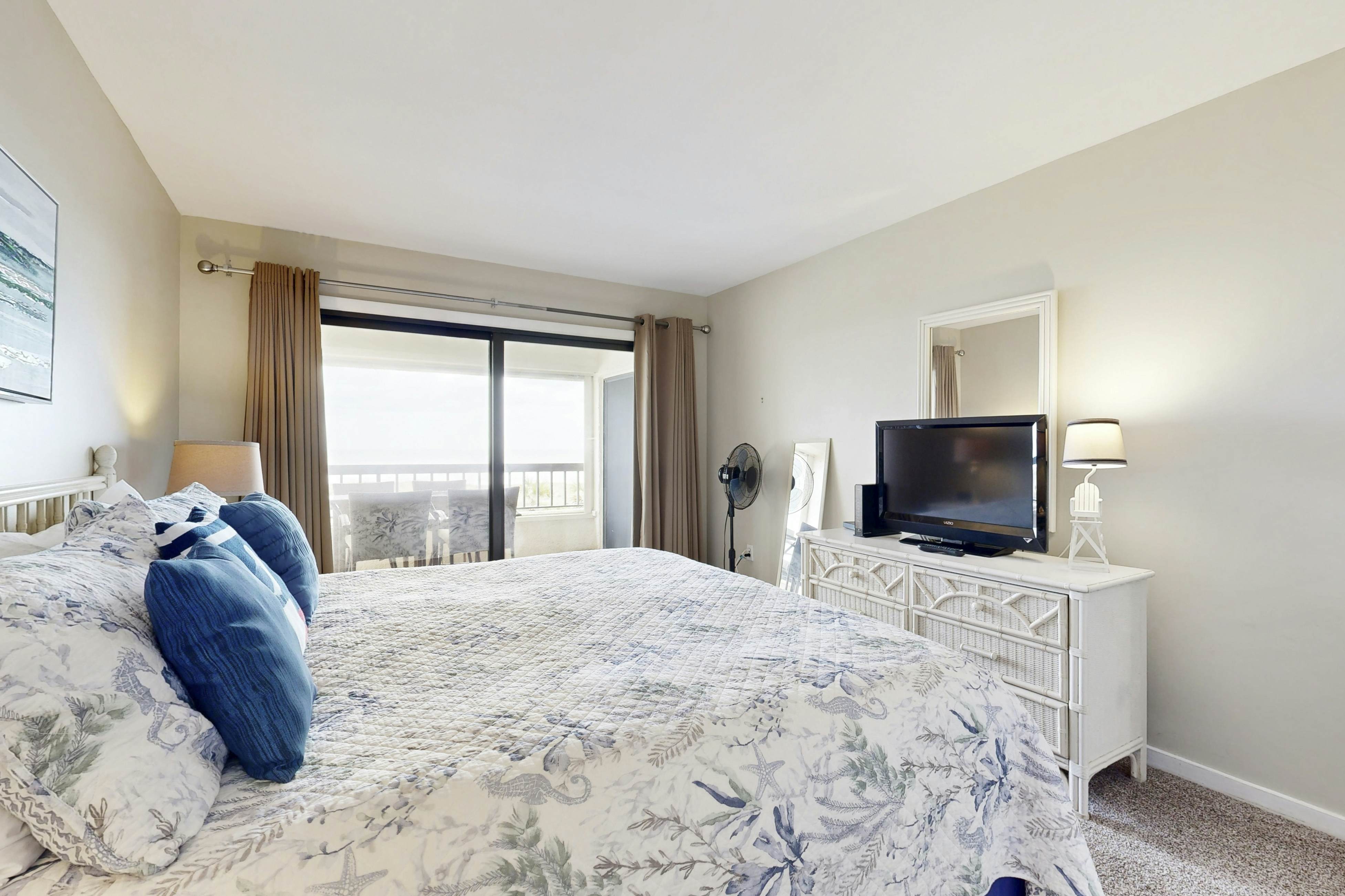 C114 Amelia Surf and Racquet