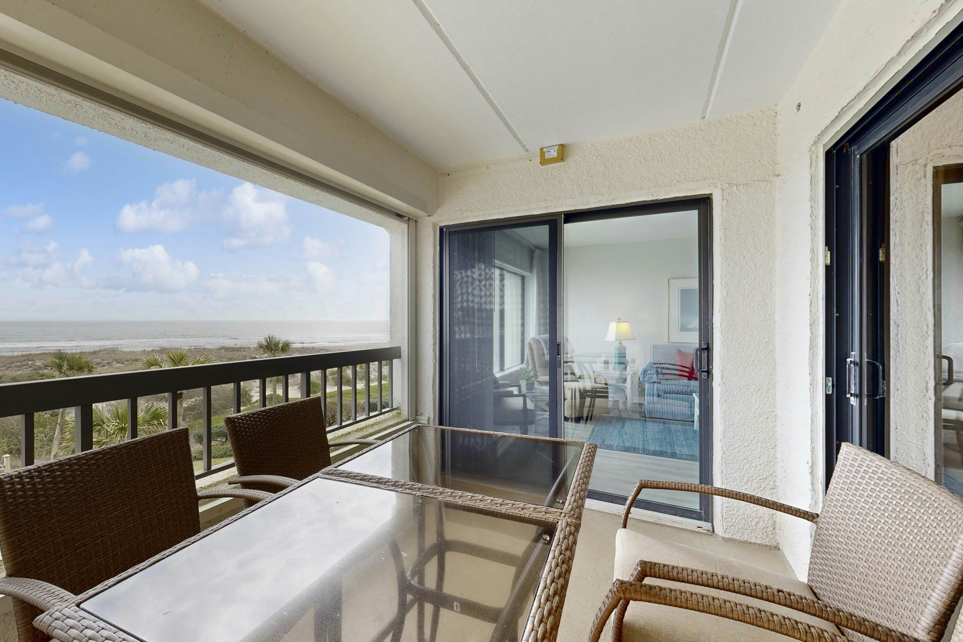 C114 Amelia Surf and Racquet