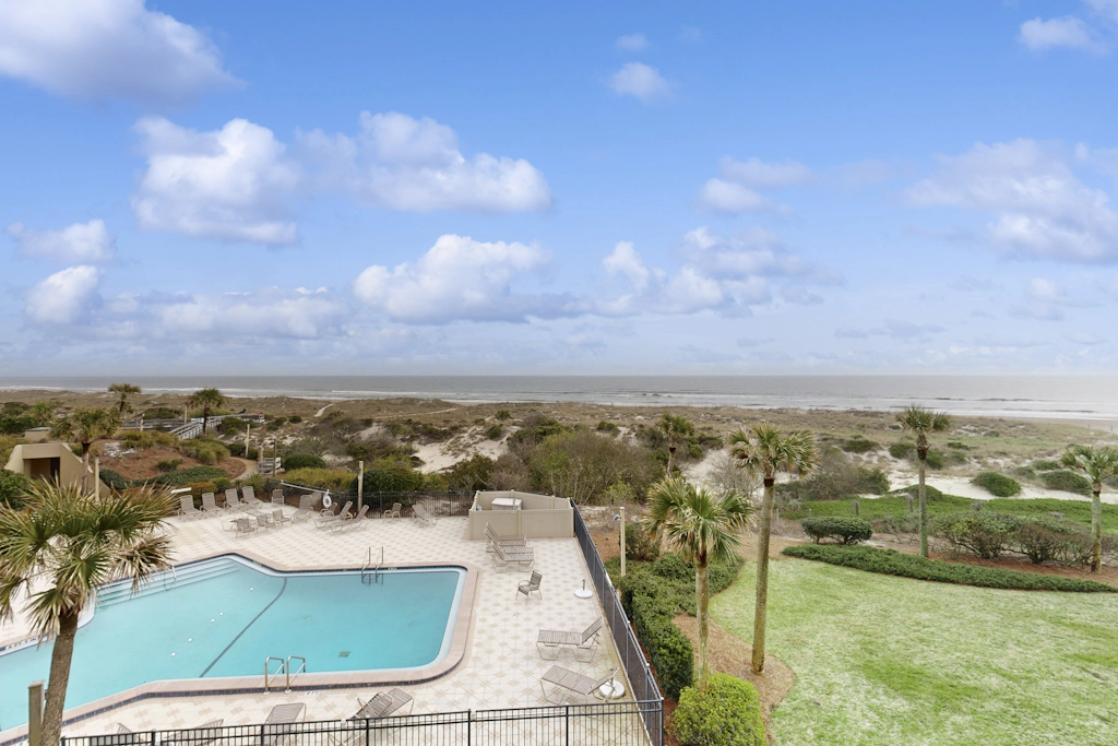 C114 Amelia Surf and Racquet