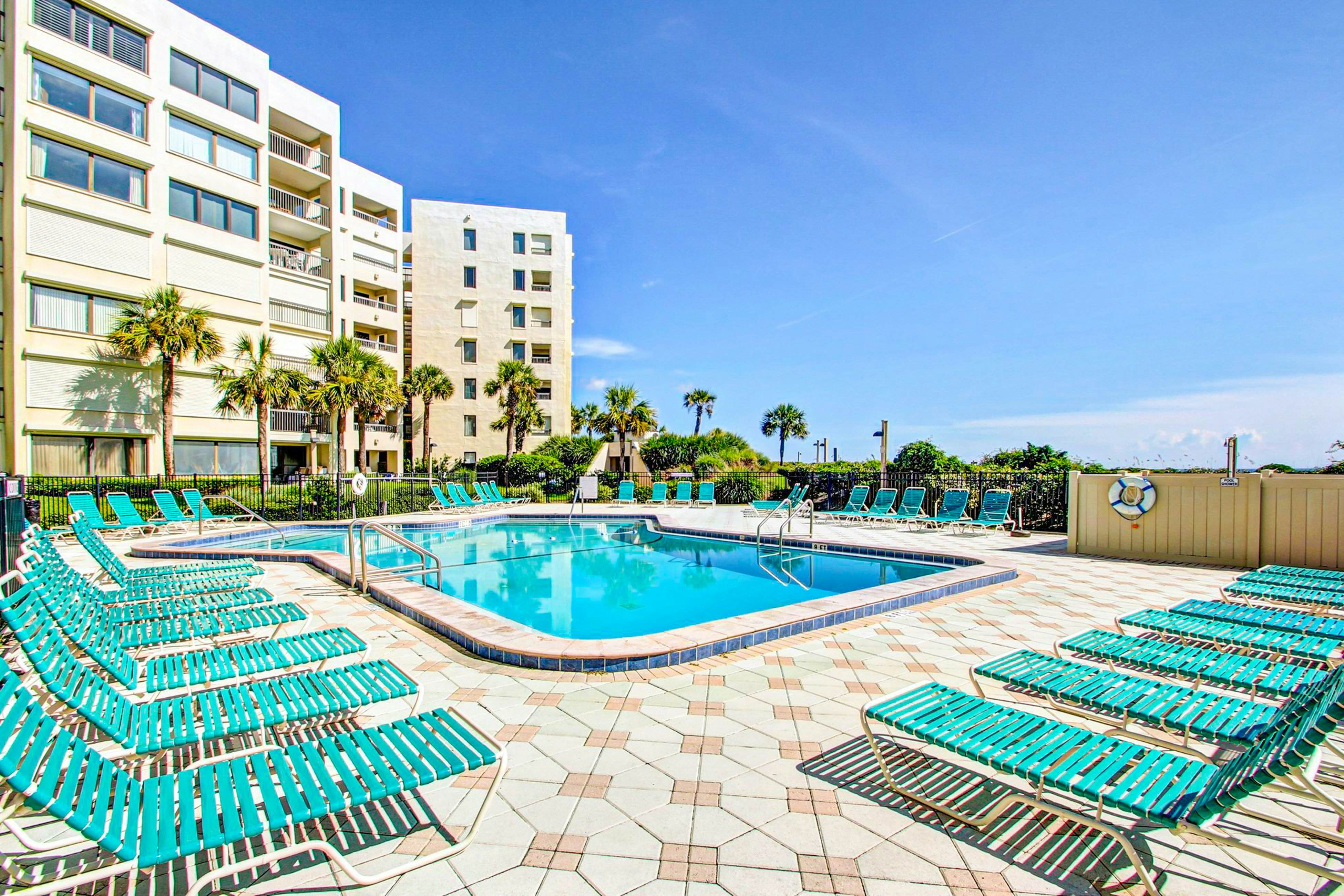 C114 Amelia Surf and Racquet