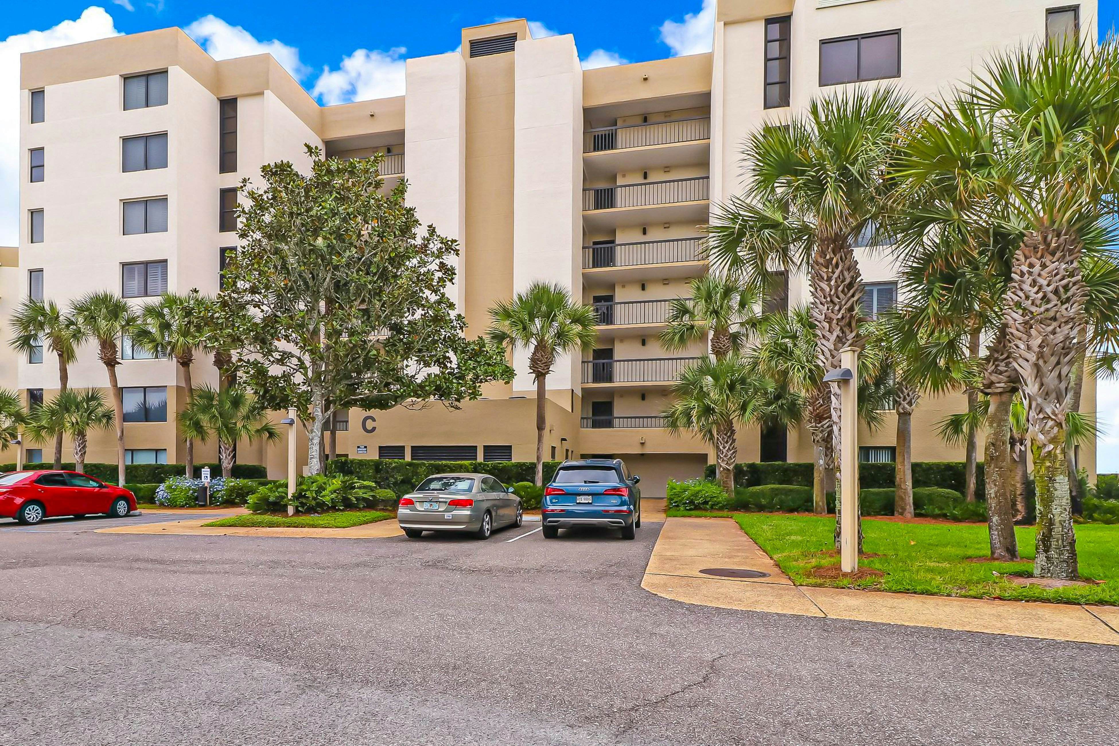 C114 Amelia Surf and Racquet