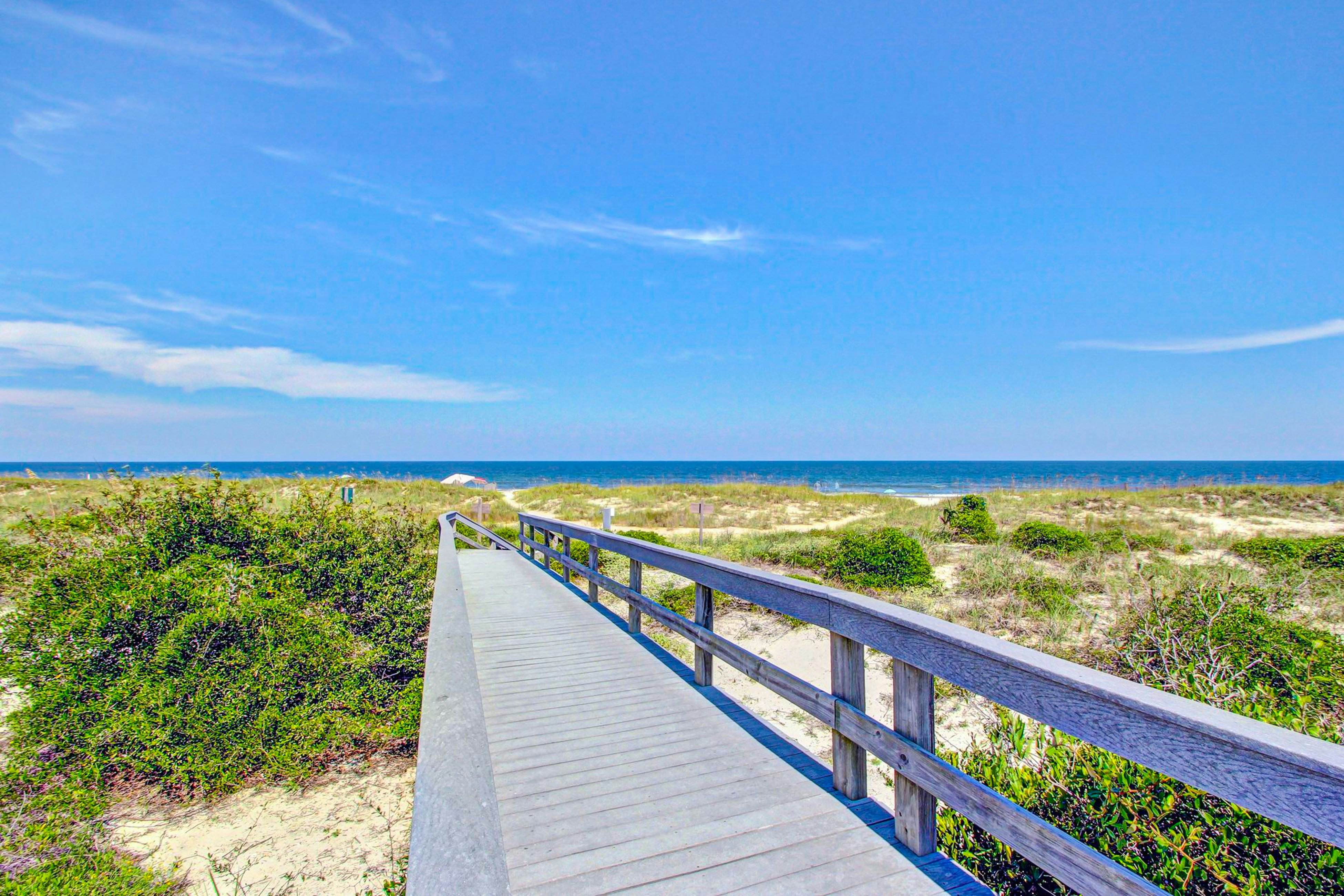 C114 Amelia Surf and Racquet