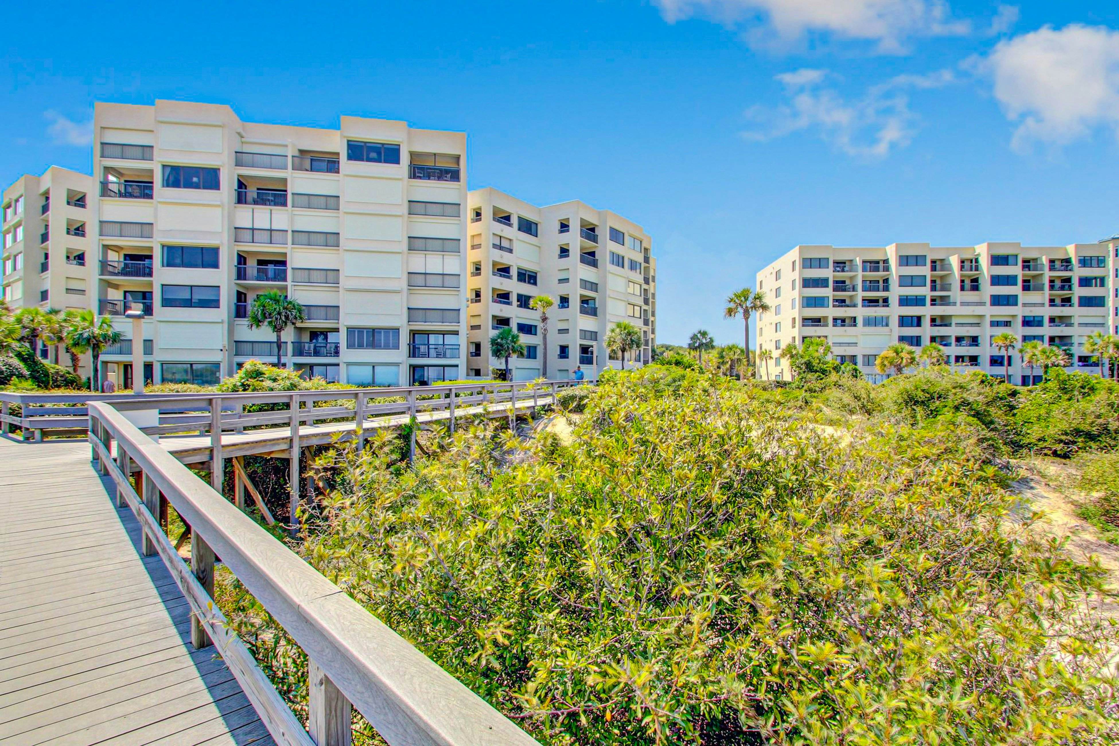 C114 Amelia Surf and Racquet