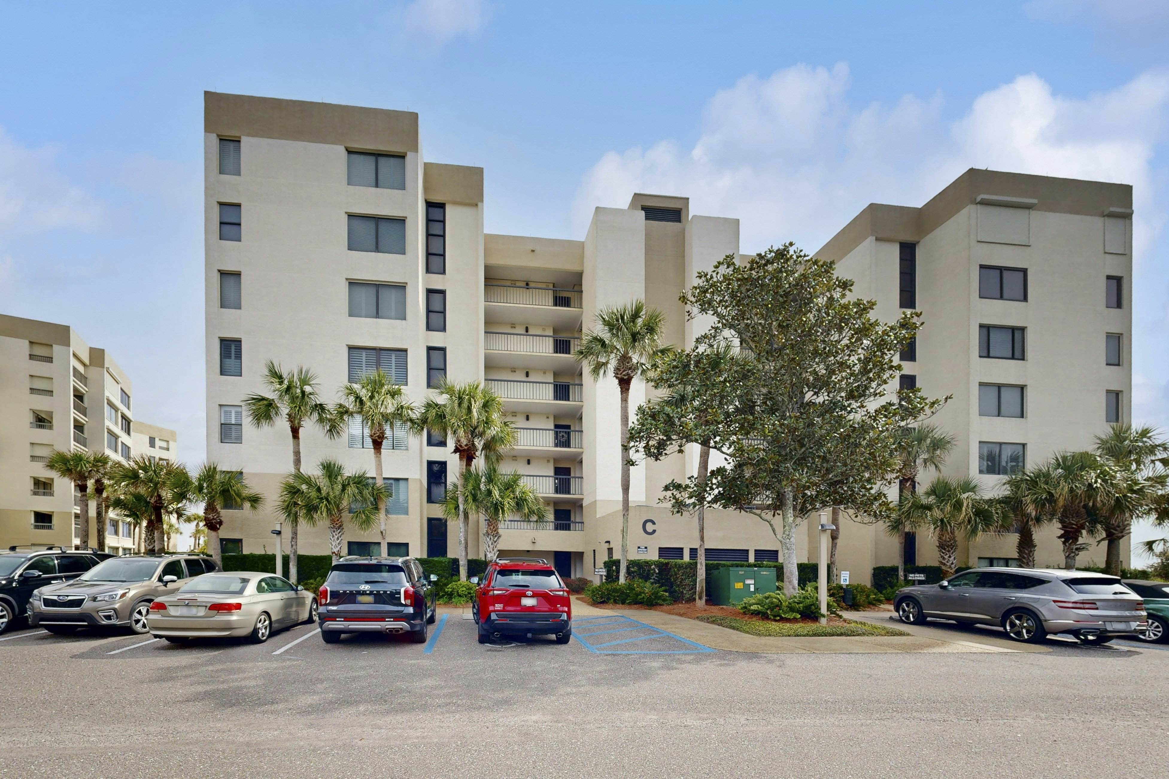 C114 Amelia Surf and Racquet