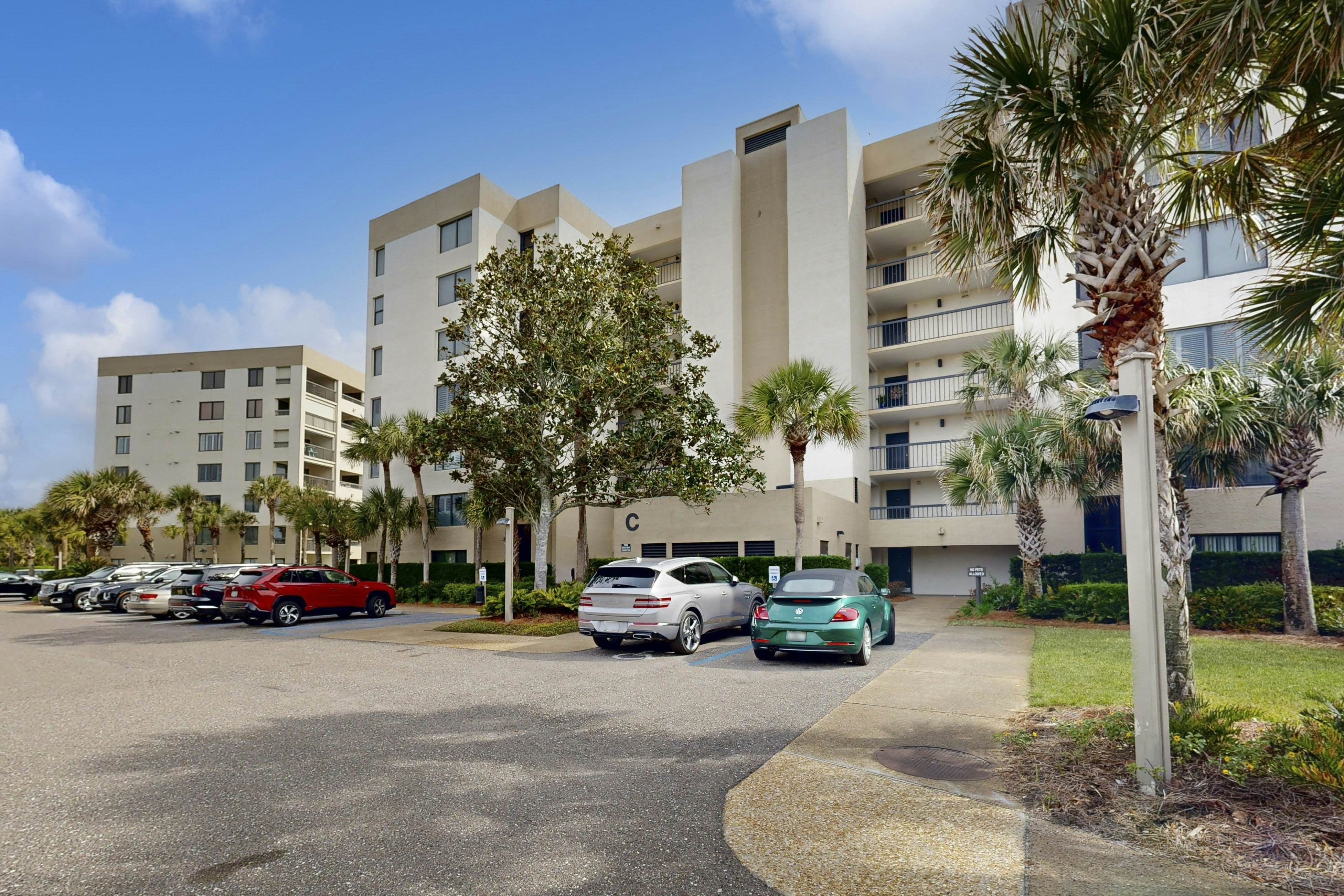 C114 Amelia Surf and Racquet