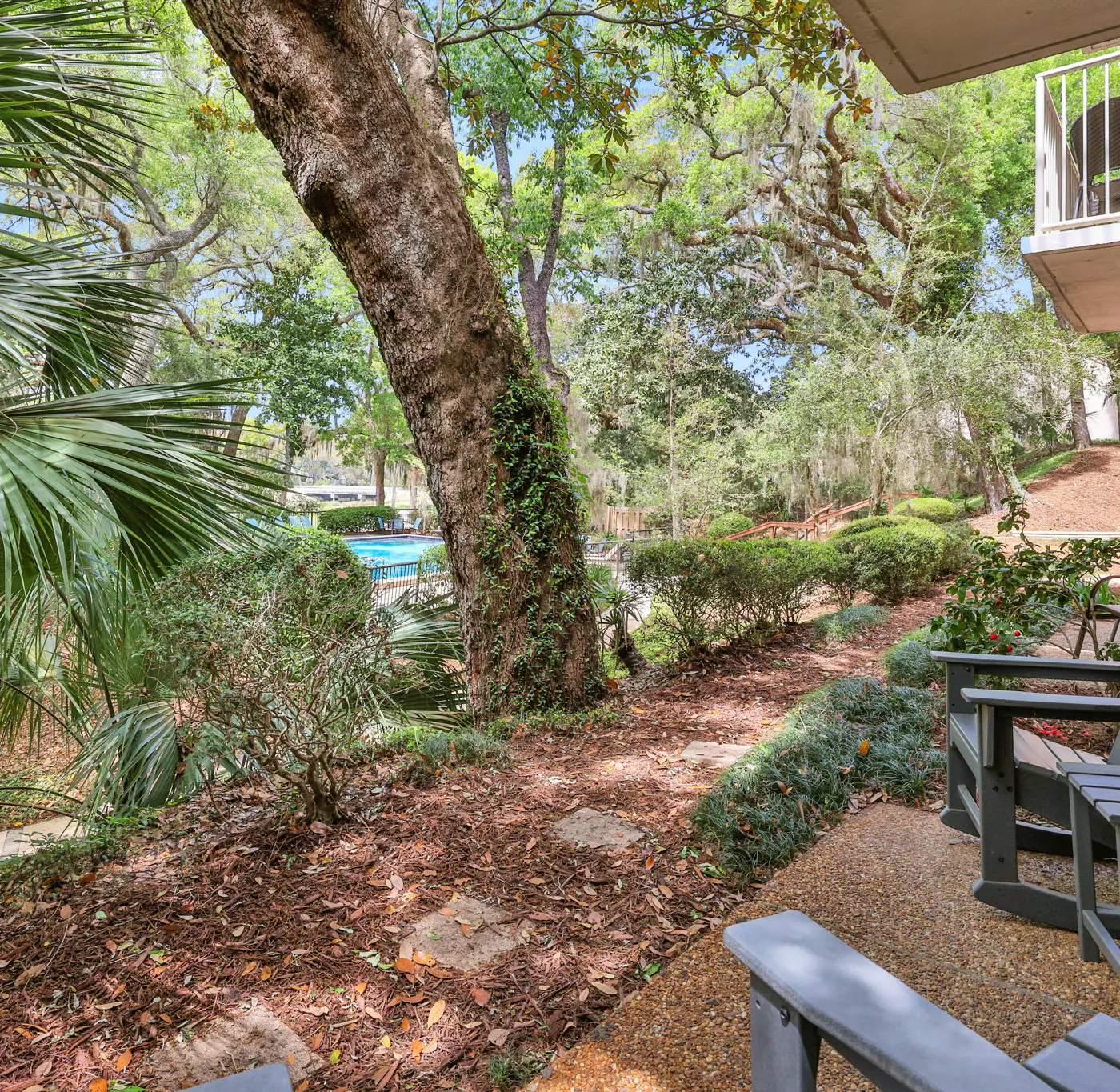 2104 Beach Wood