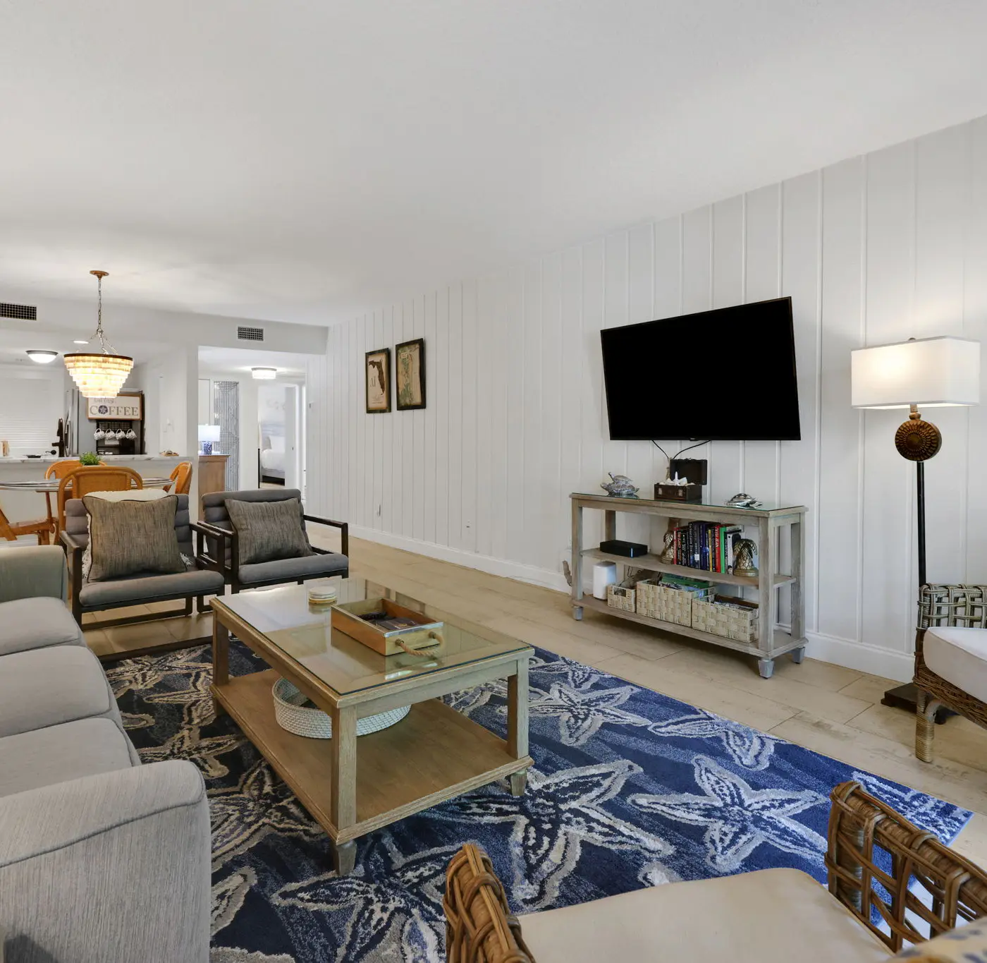 2104 Beach Wood