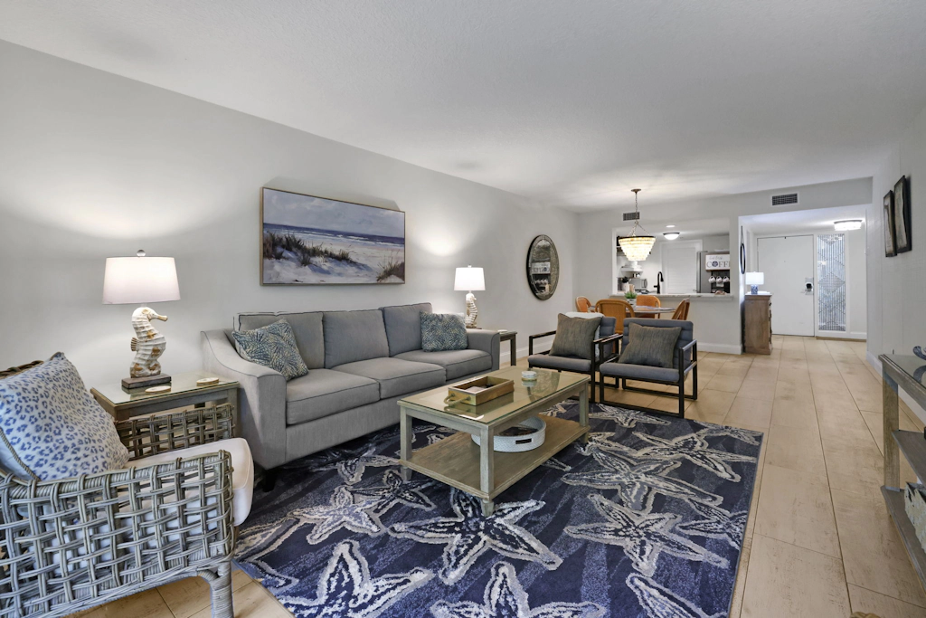 2104 Beach Wood