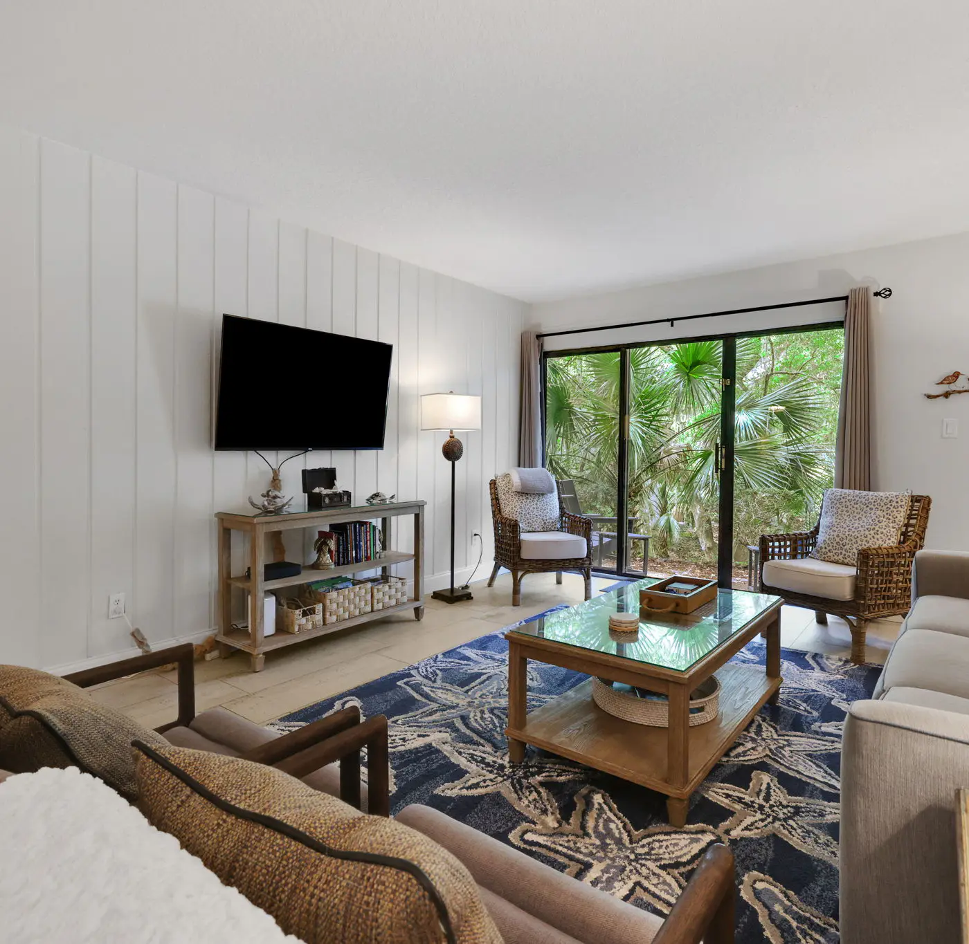 2104 Beach Wood