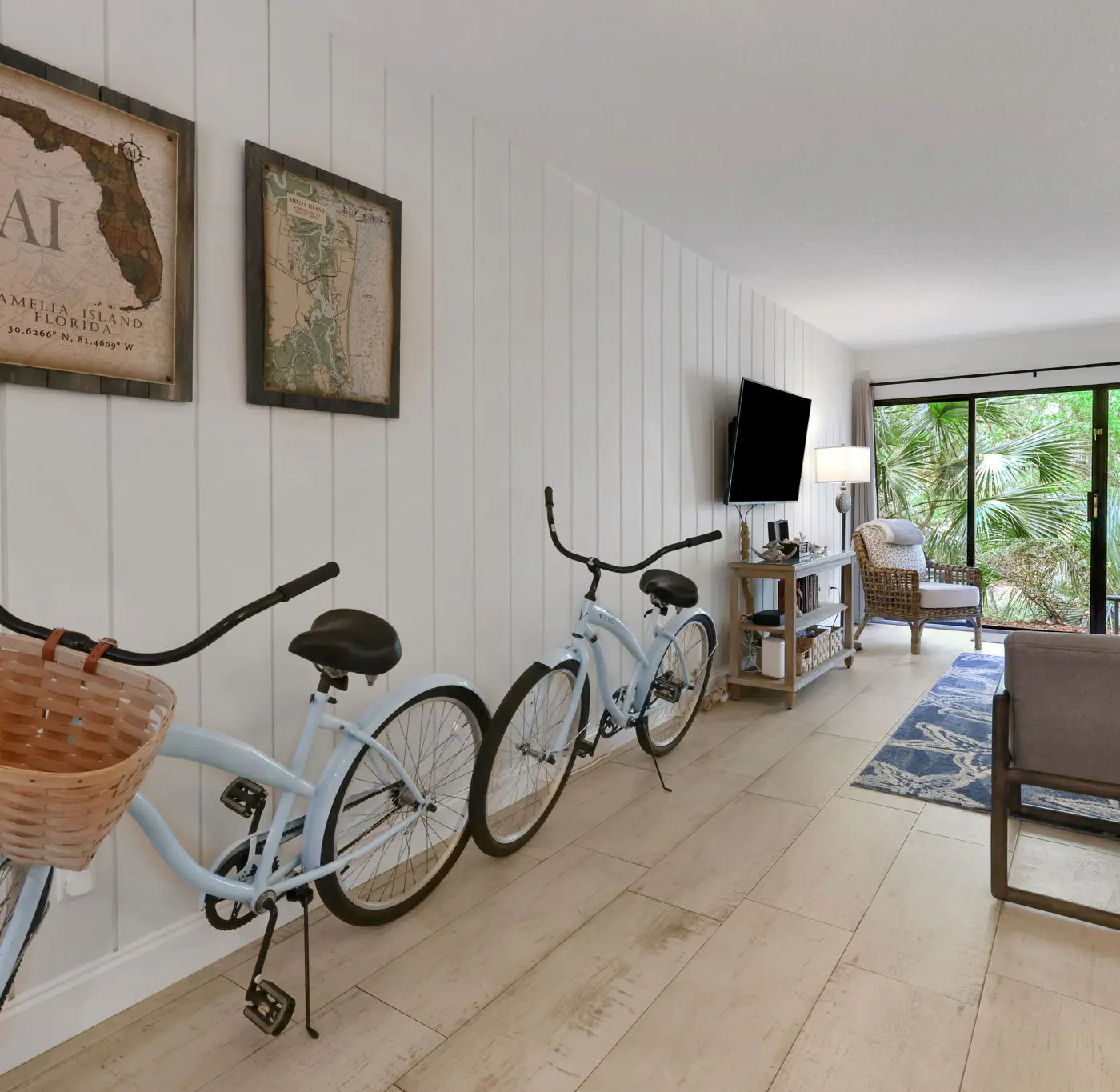 2104 Beach Wood