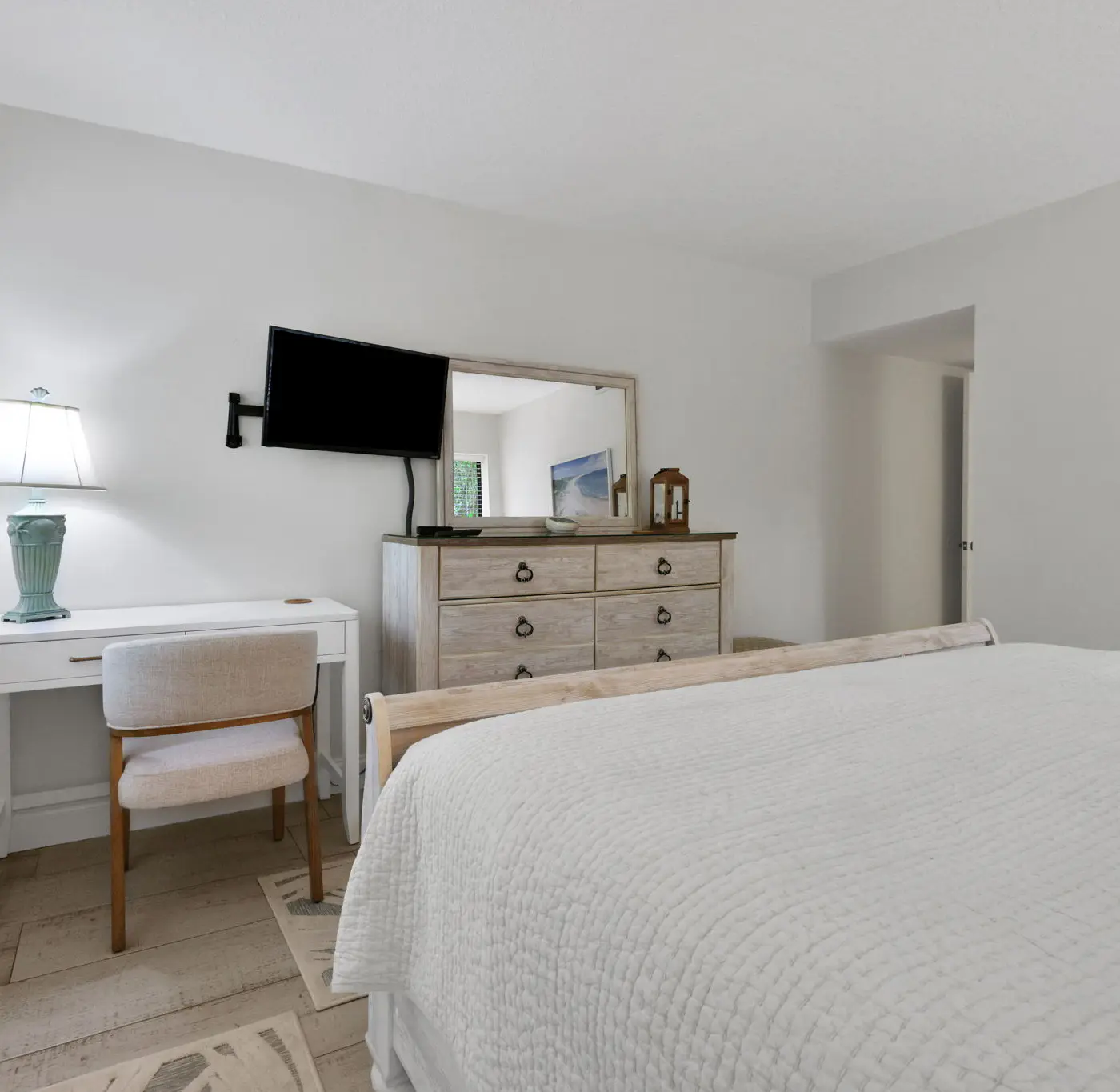 2104 Beach Wood