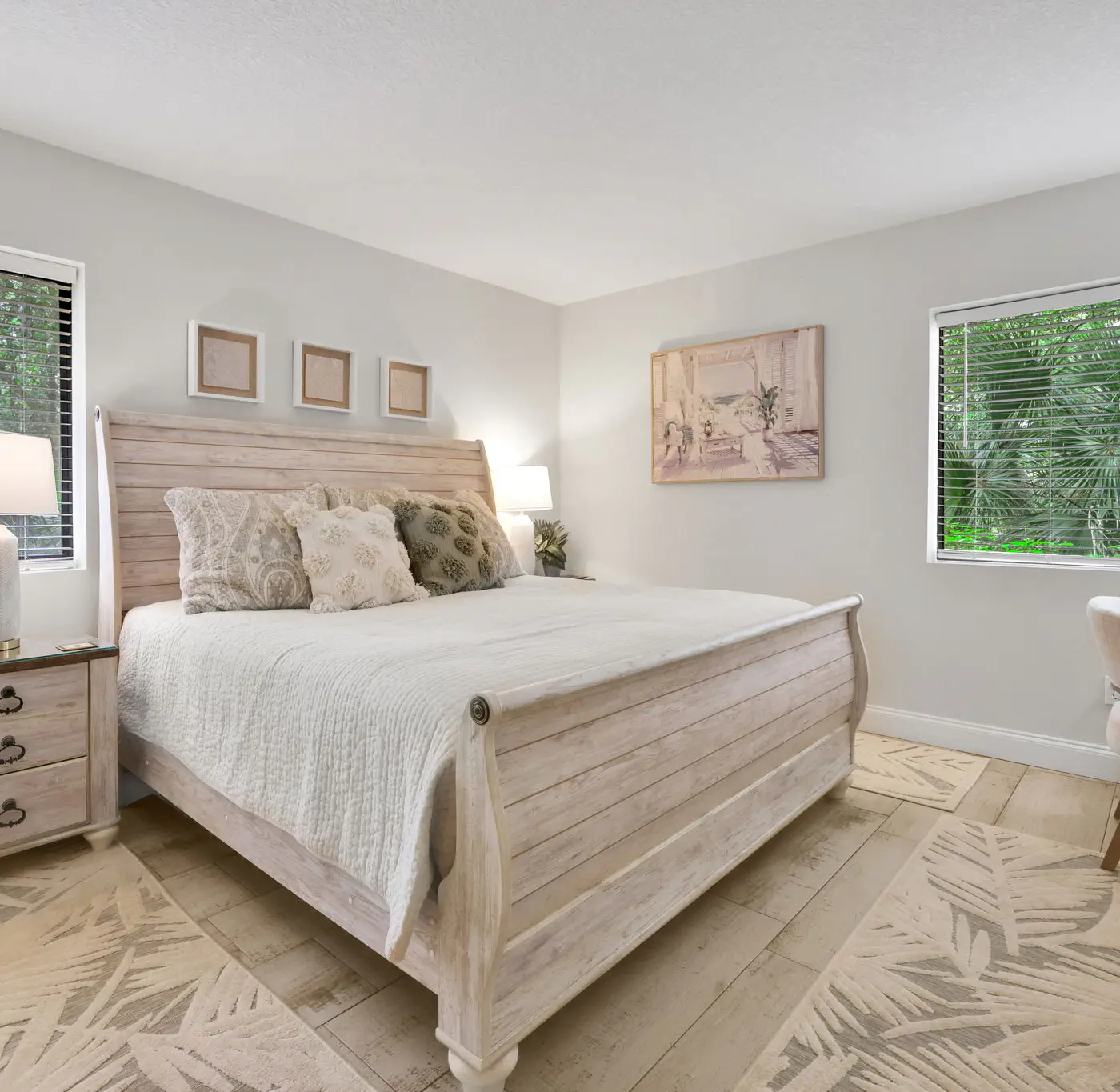 2104 Beach Wood
