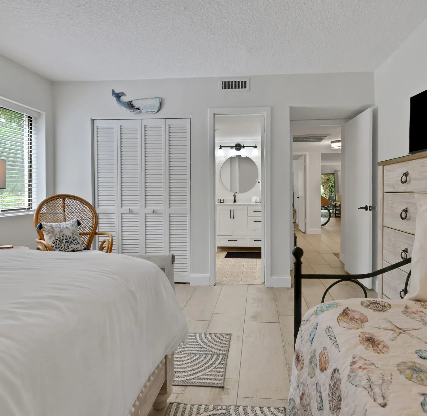 2104 Beach Wood