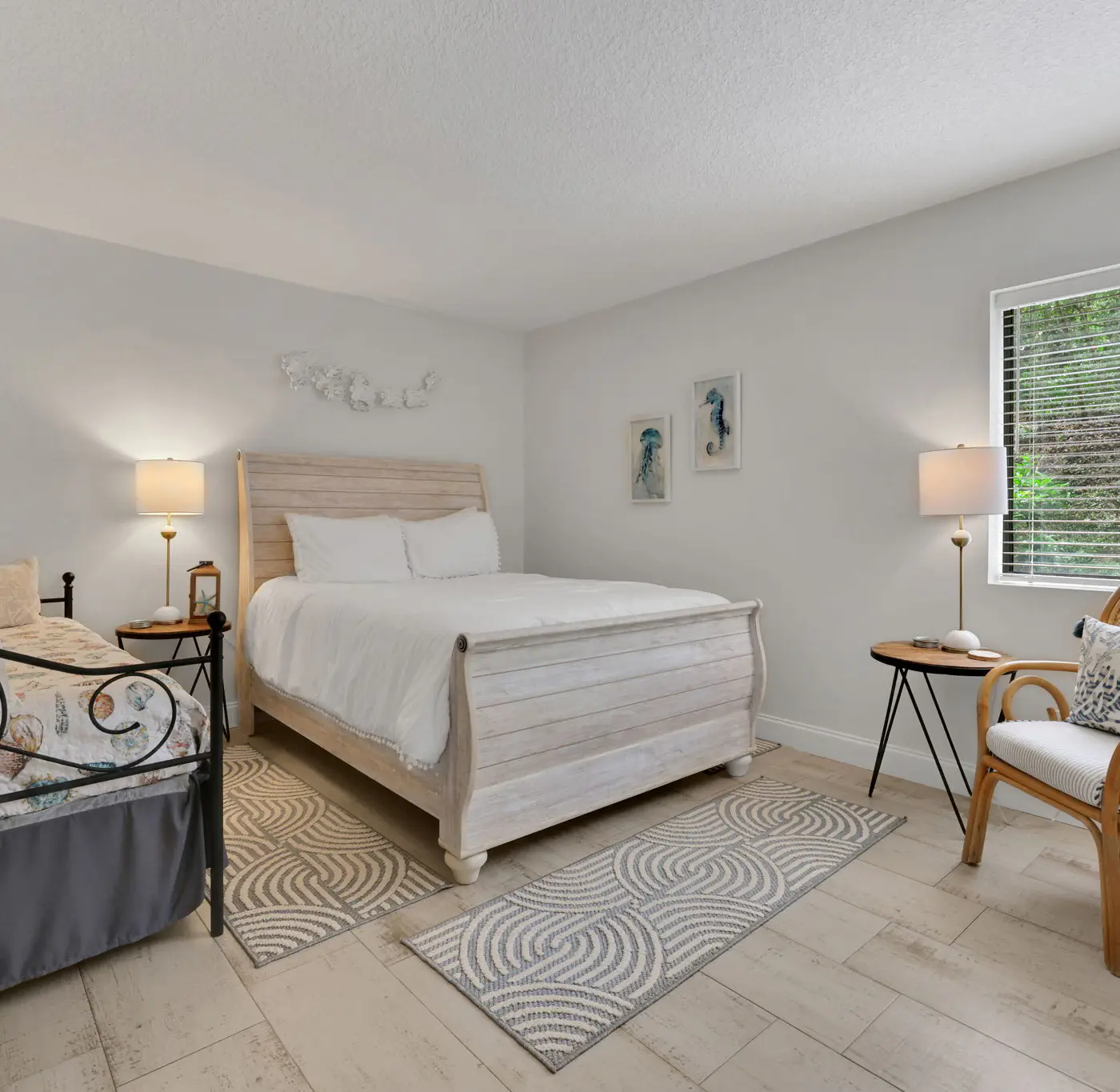 2104 Beach Wood