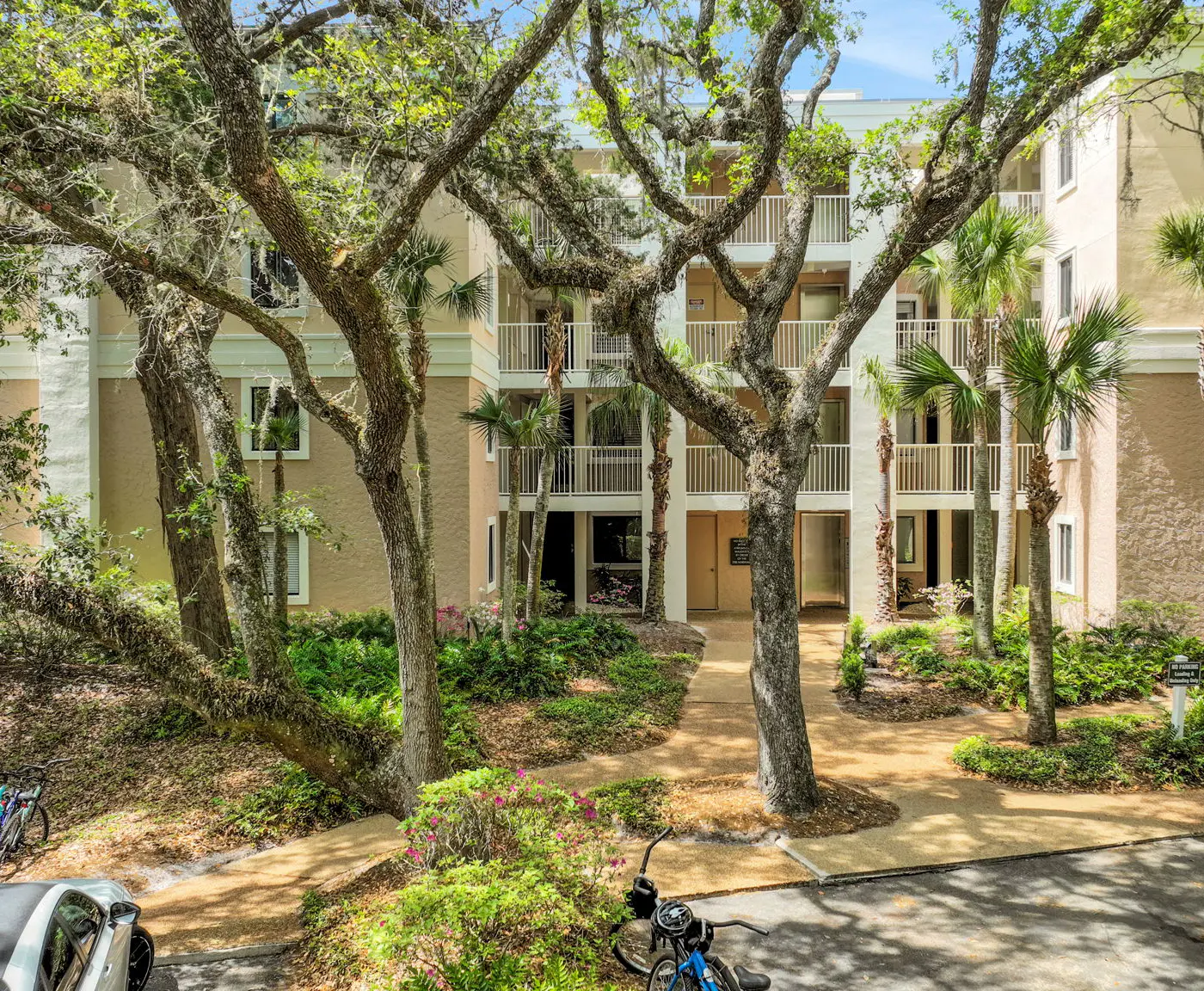 2104 Beach Wood