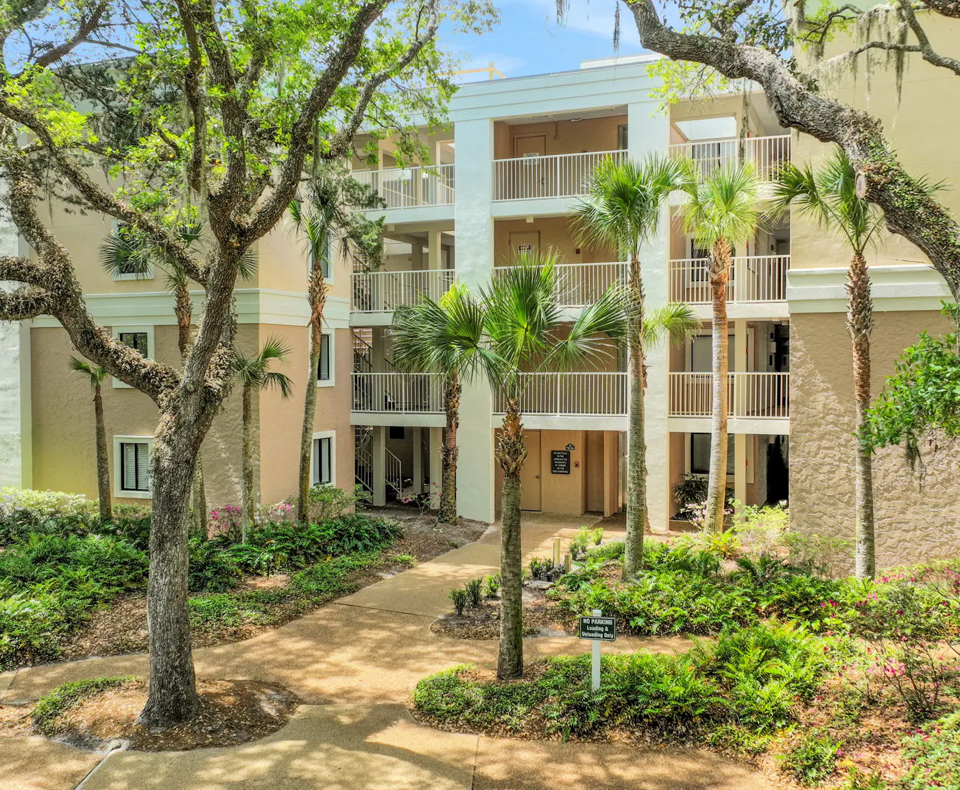 2104 Beach Wood