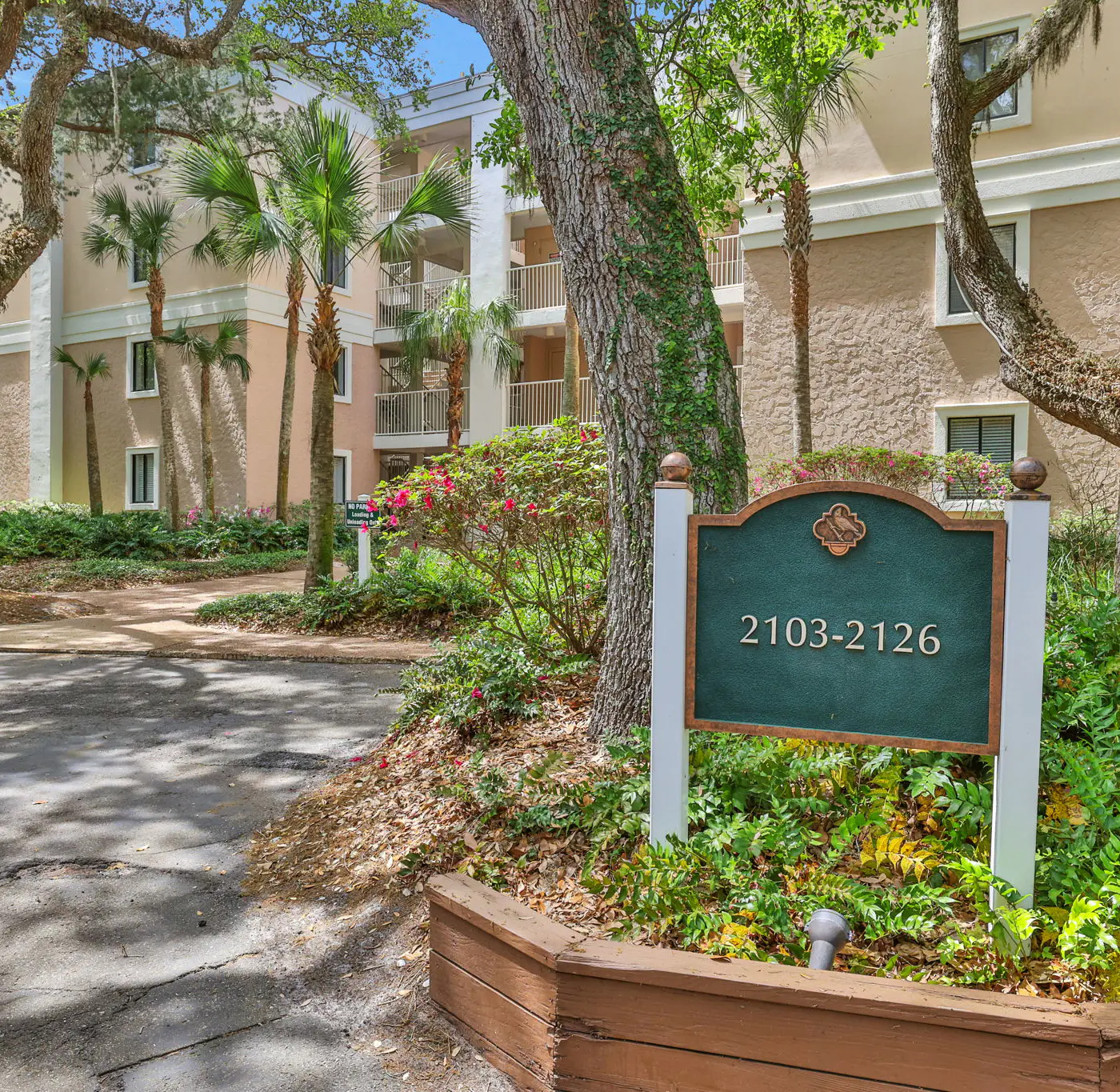 2104 Beach Wood