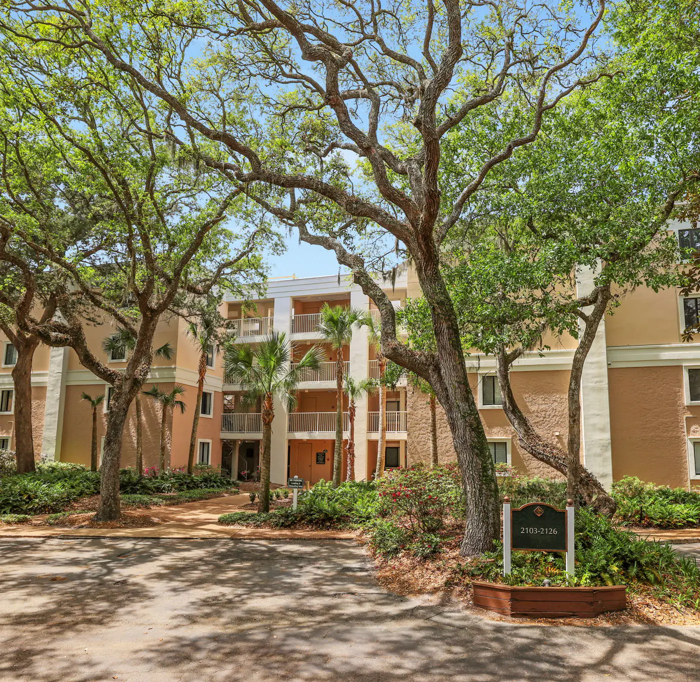 2104 Beach Wood